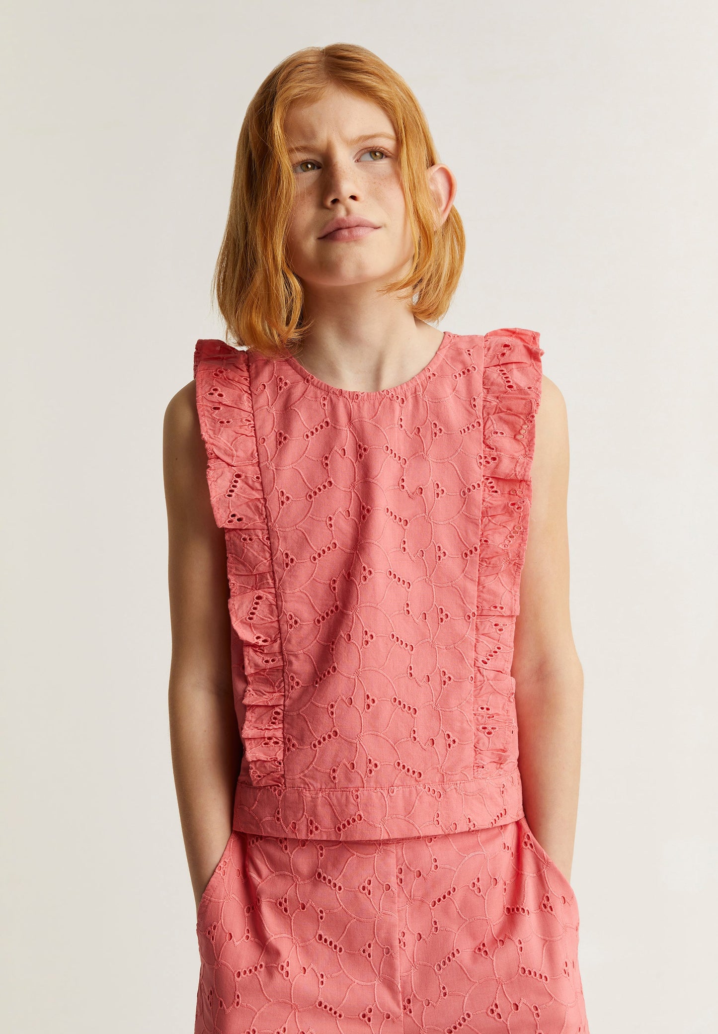 DIE-CUT TOP WITH RUFFLES