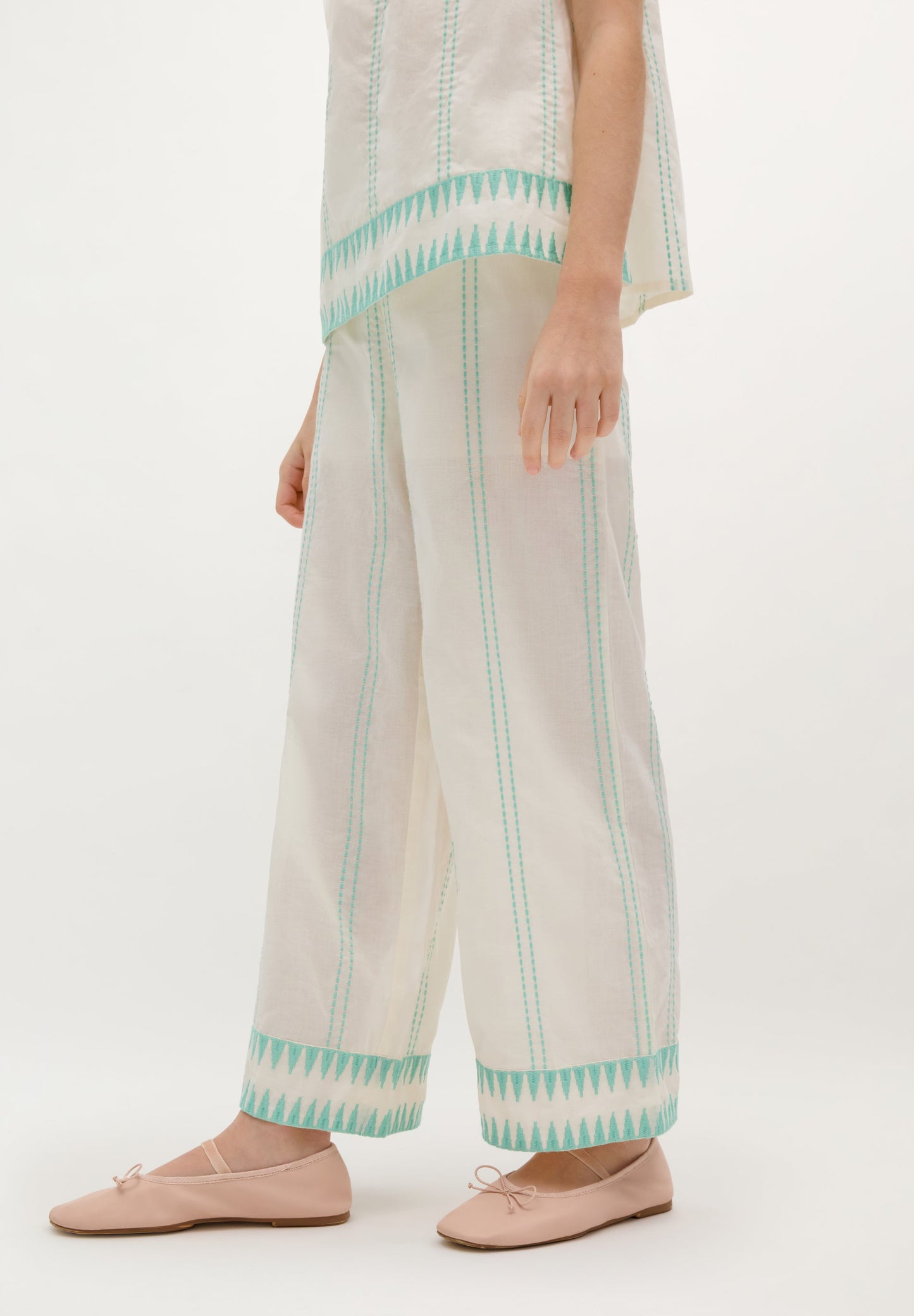 TROUSERS WITH CONTRAST EMBROIDERY DETAILS