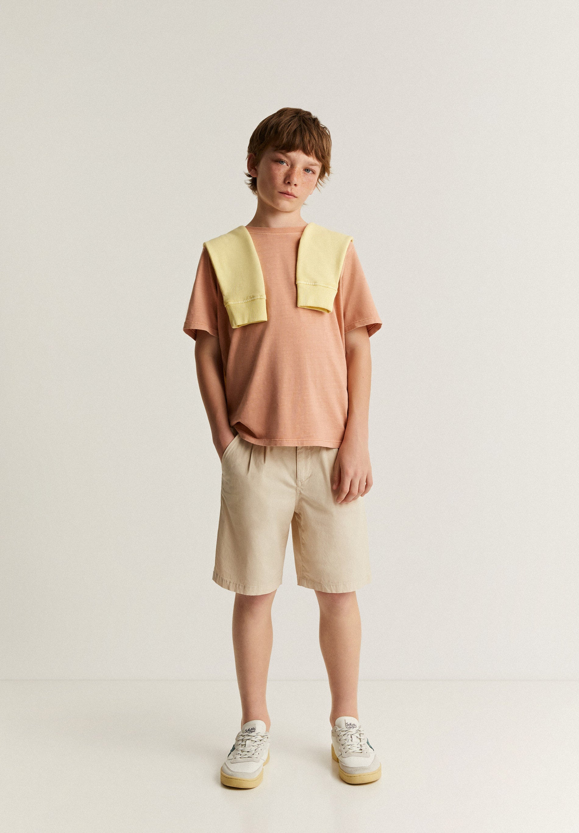 BERMUDA SHORTS WITH DARTS