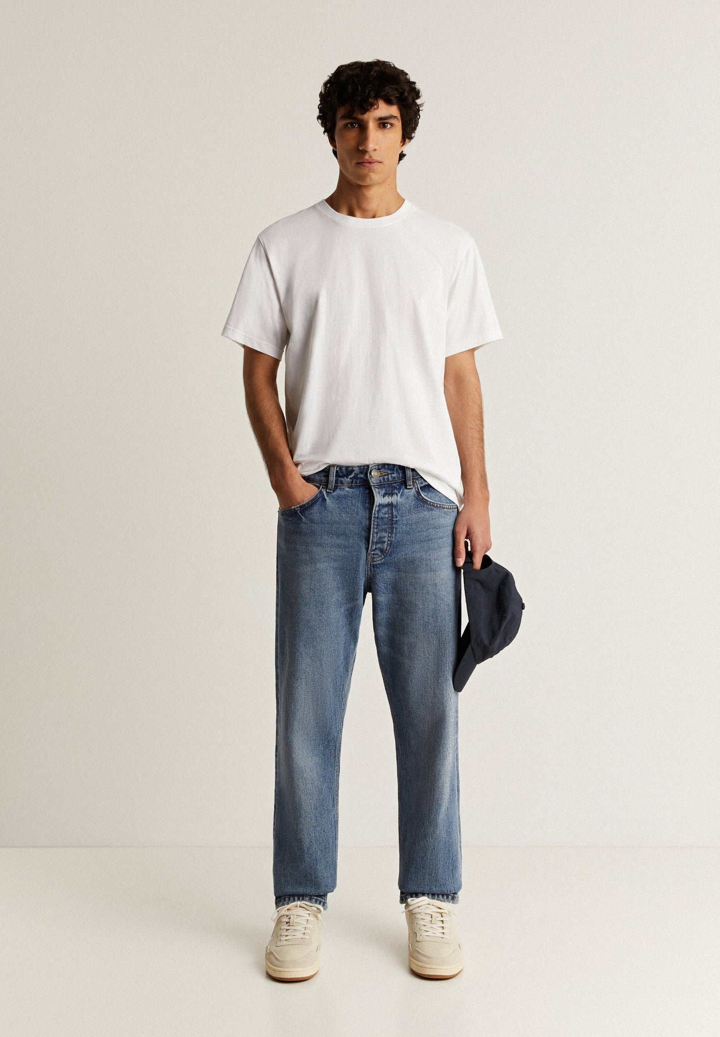 T-SHIRT WITH PRONOUNCED COLLAR