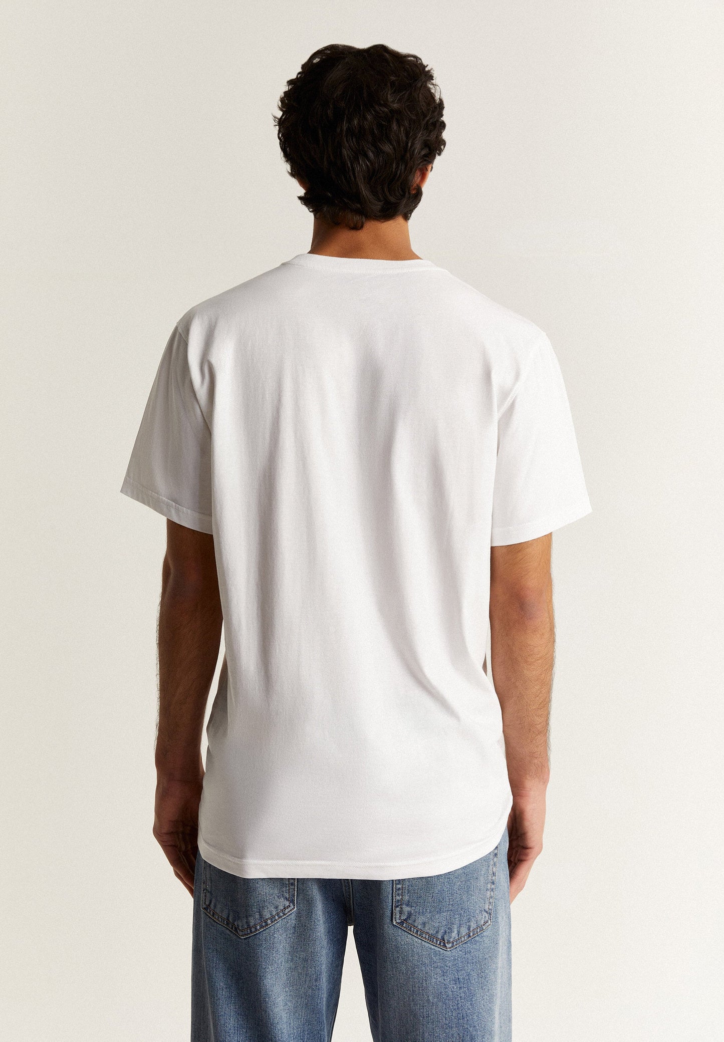 T-SHIRT WITH PRONOUNCED COLLAR