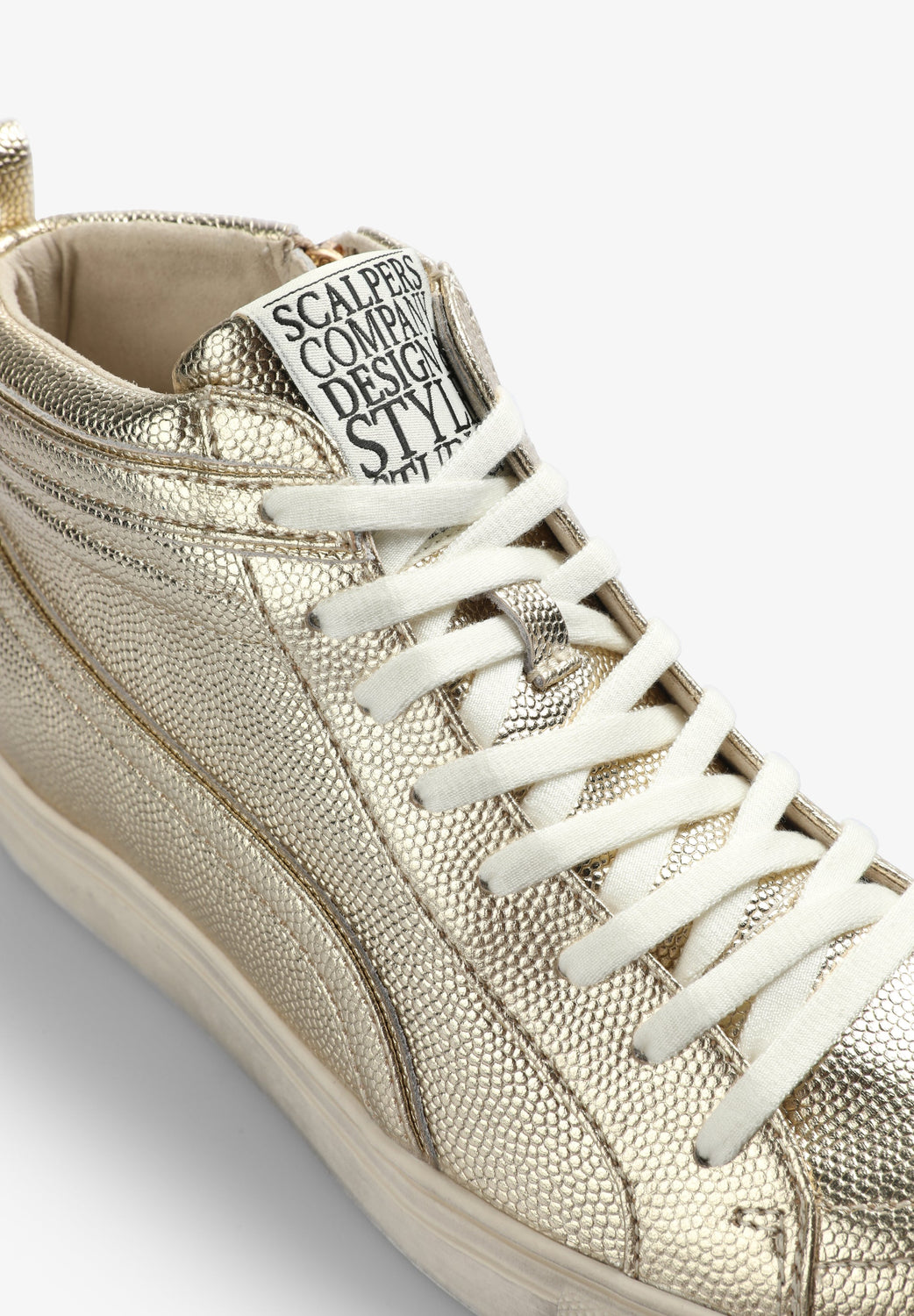 SNEAKERS BOTA METALIZADA - Scalpers