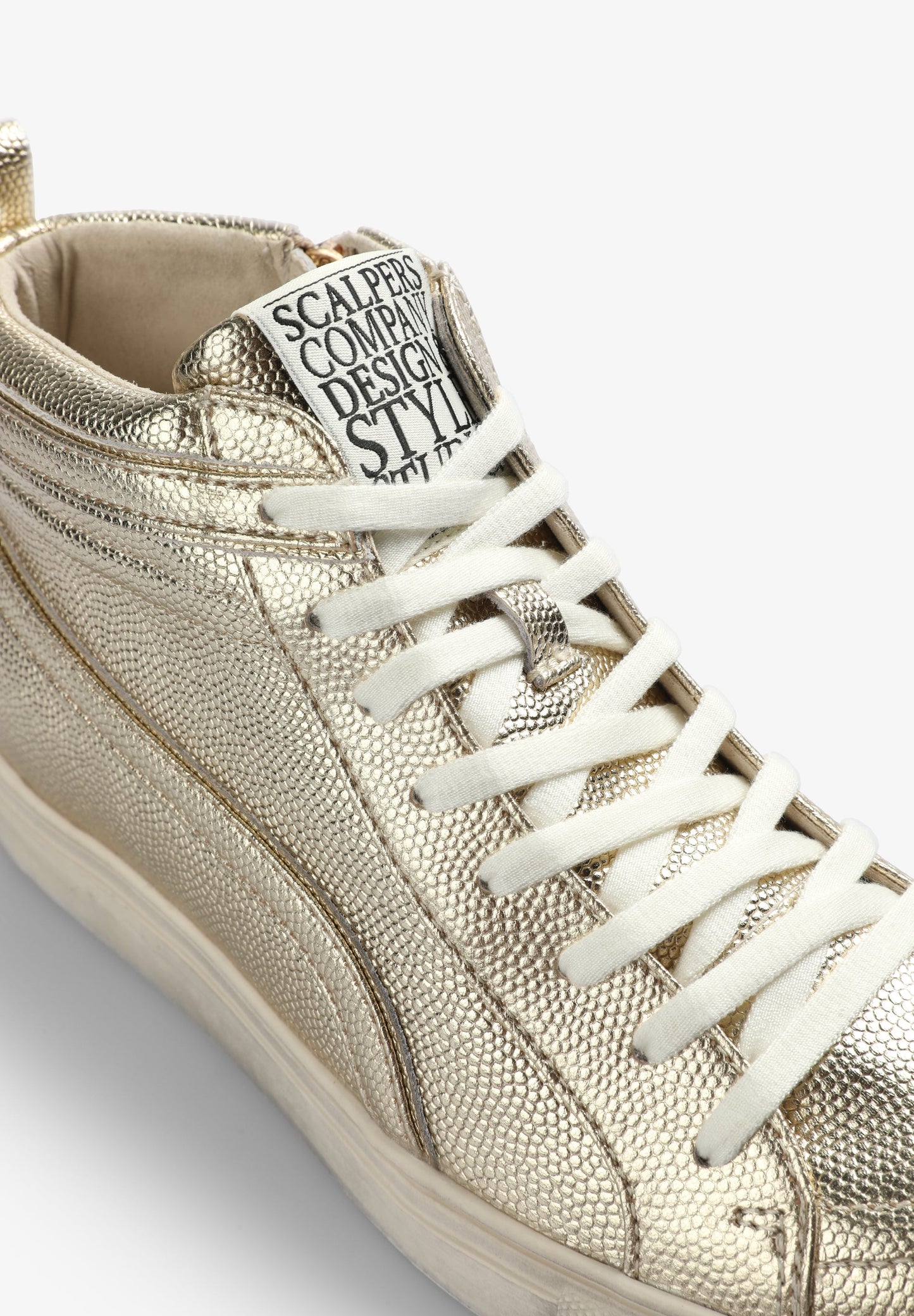 SNEAKERS BOTA METALIZADA - Scalpers