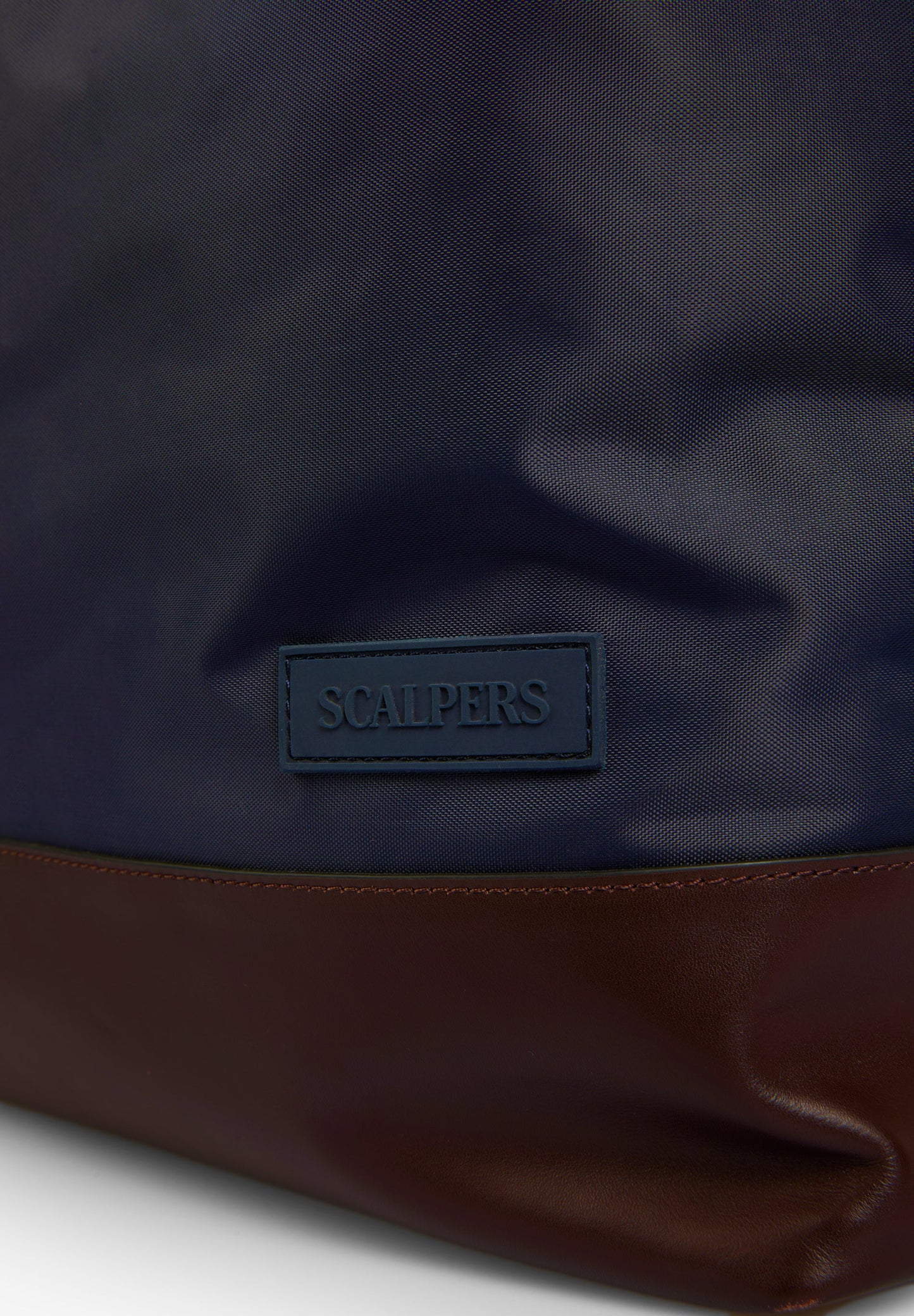 TRAVEL BAG WITH LEATHER DETAIL