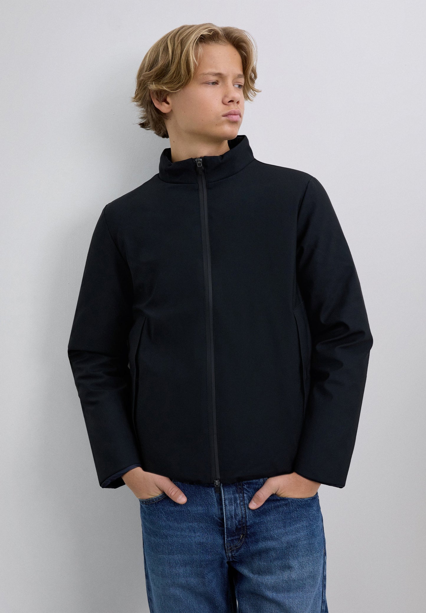CHAQUETA CAPUCHA DESMONTABLE LOGO