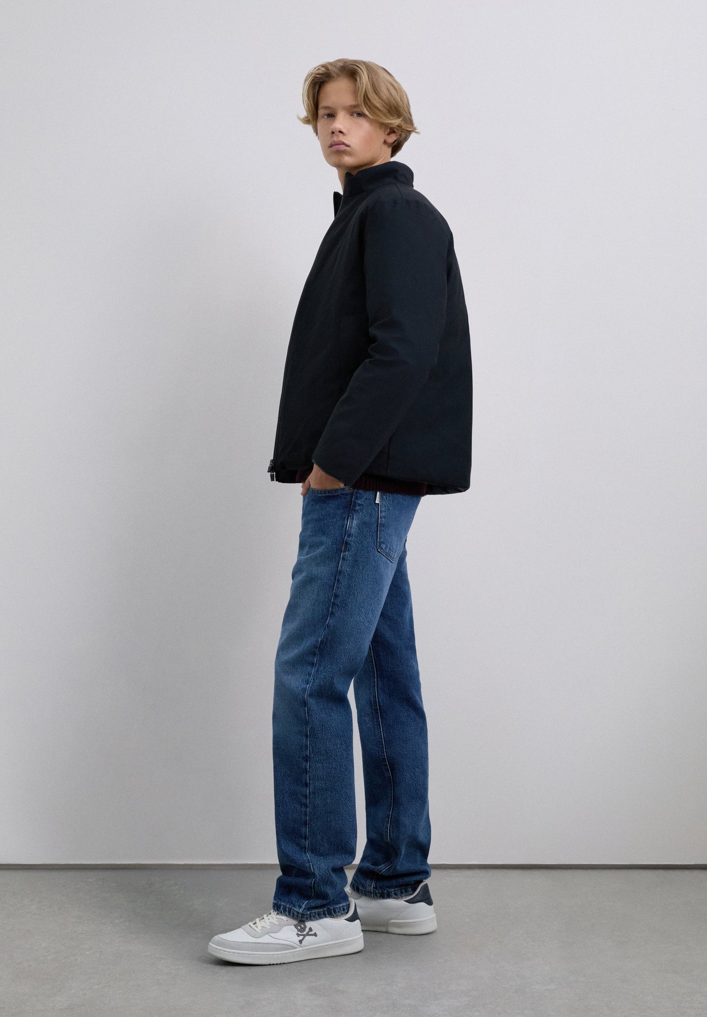 JACKE MIT ABNEHMBARER KAPUZE LOGO