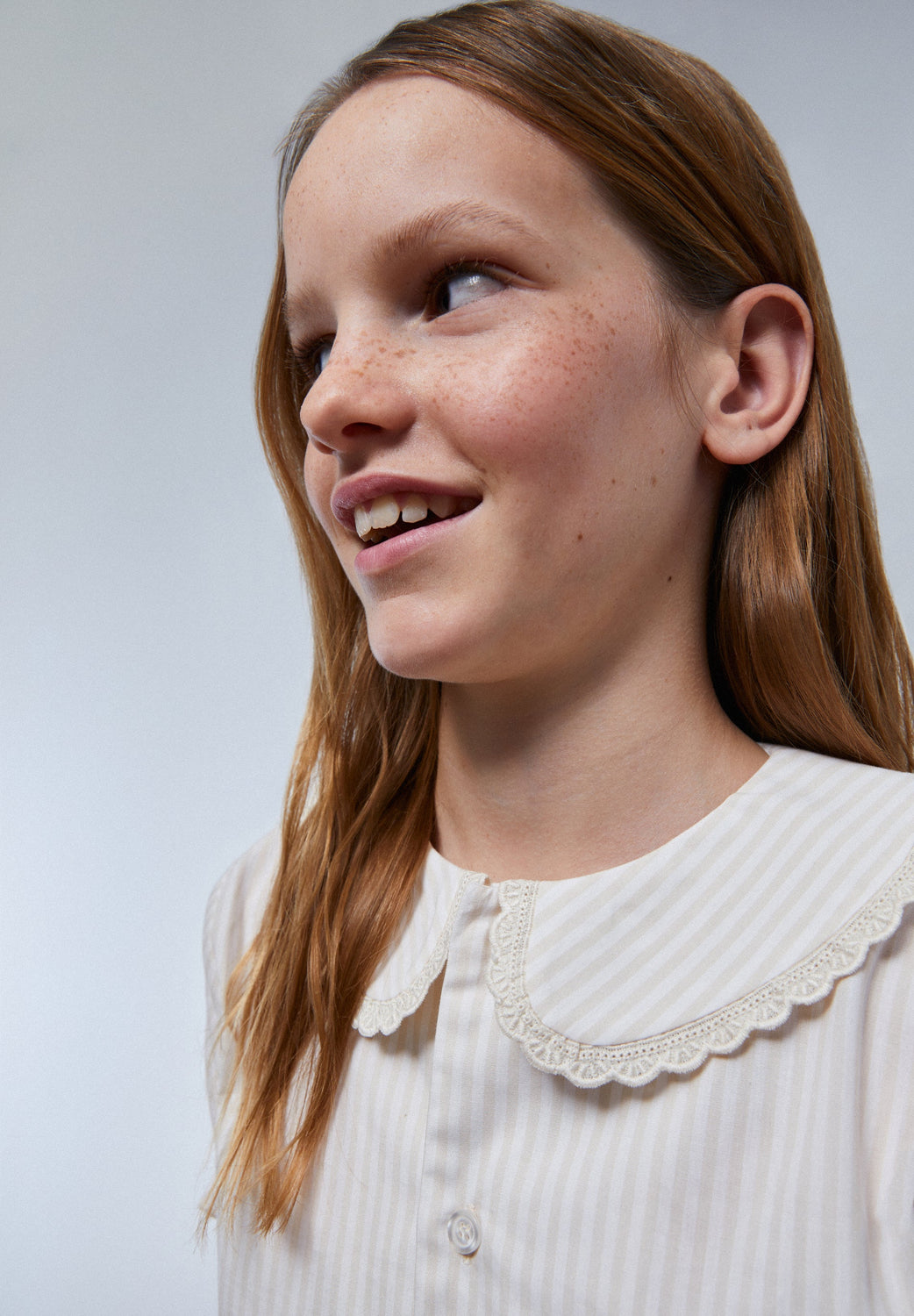 PIJAMA RAYAS CUELLO TIRA BORDADA - Scalpers