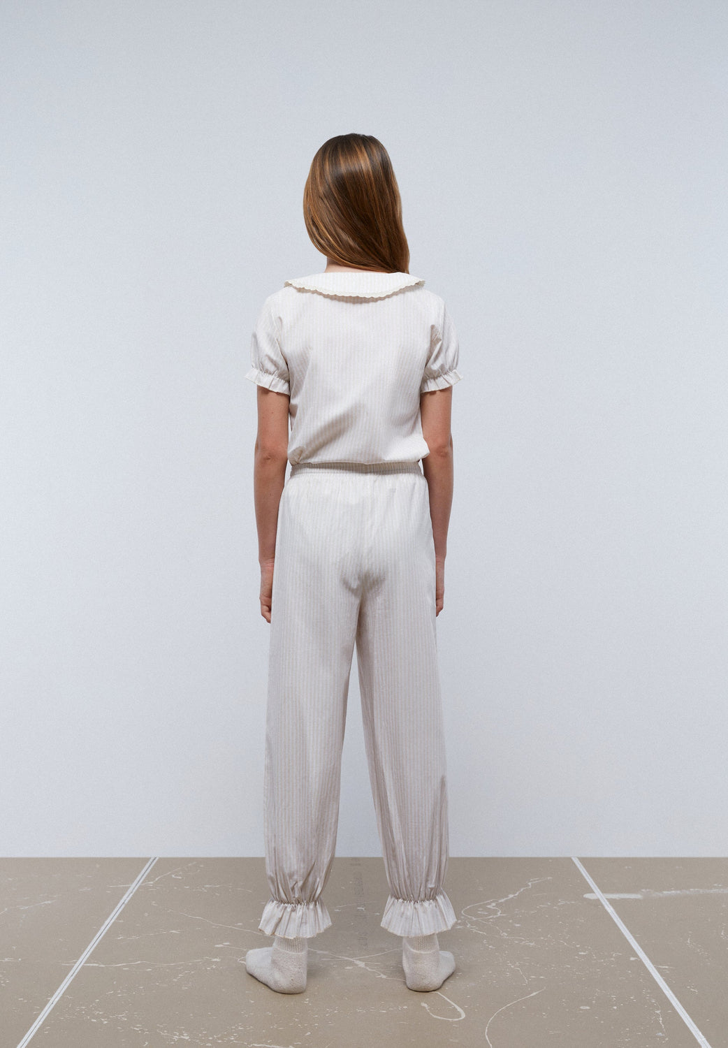 PIJAMA RAYAS CUELLO TIRA BORDADA - Scalpers