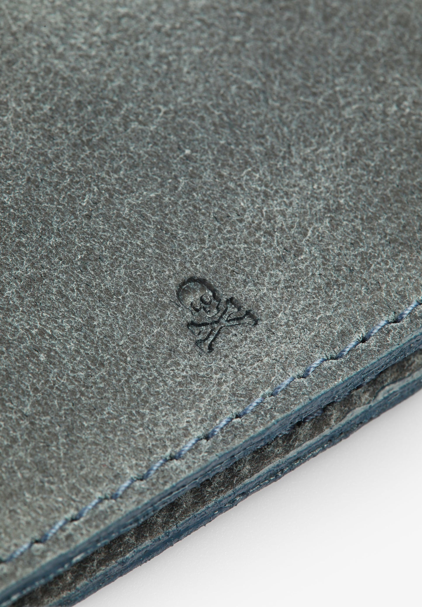 LEATHER WALLET WITH ENGRAVED SKULL