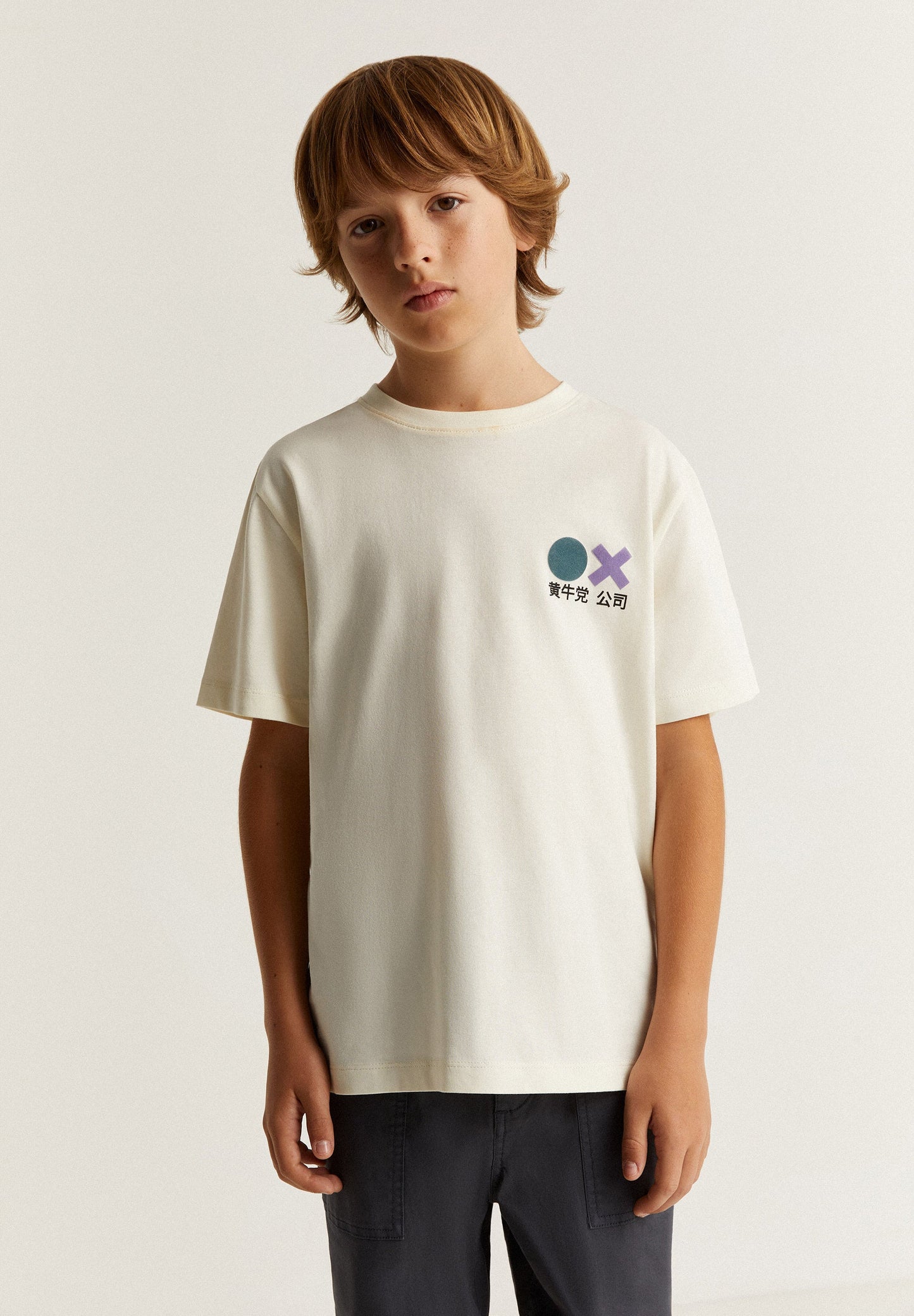 T-SHIRT WITH FLOCKED DETAILS