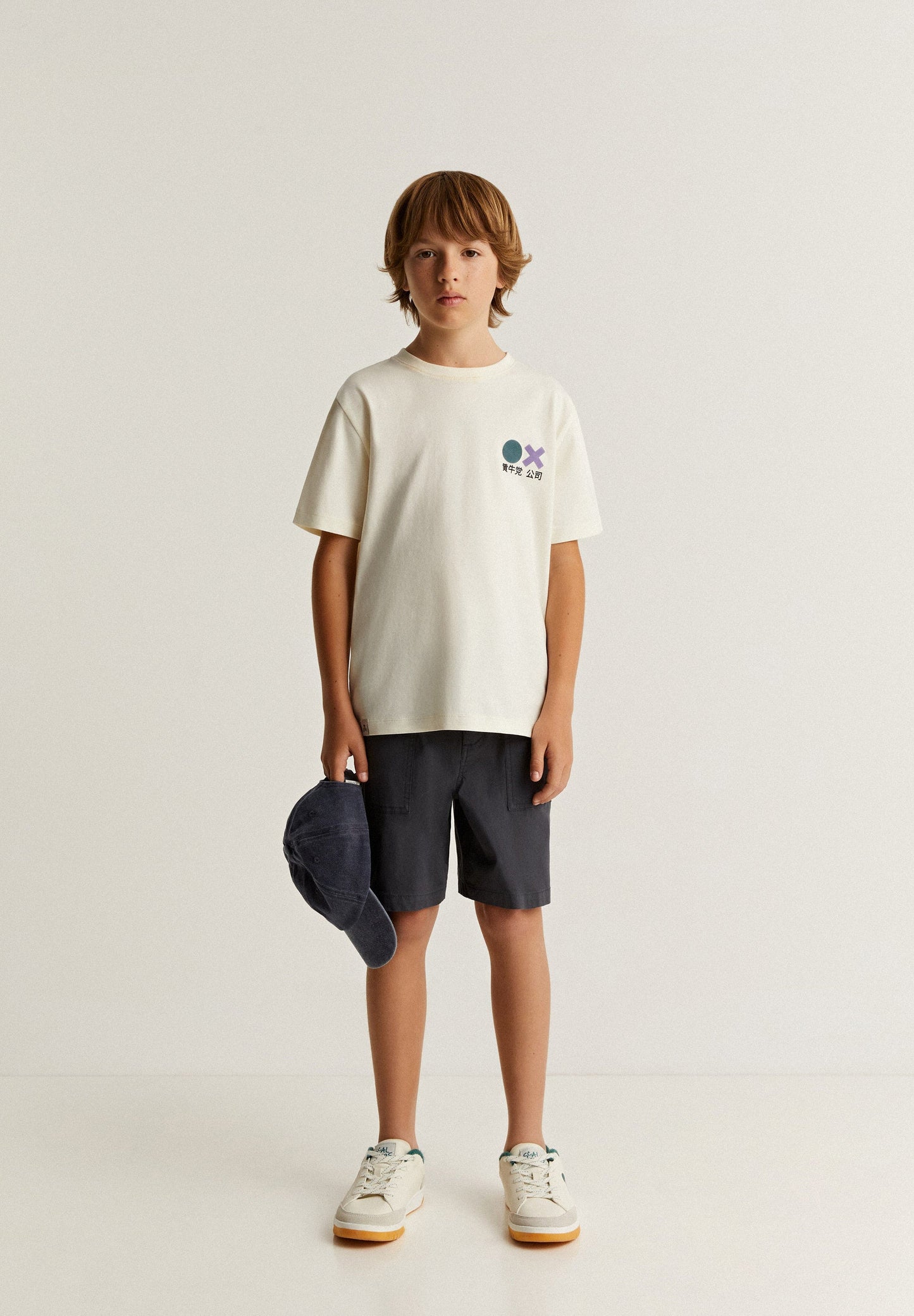 T-SHIRT WITH FLOCKED DETAILS