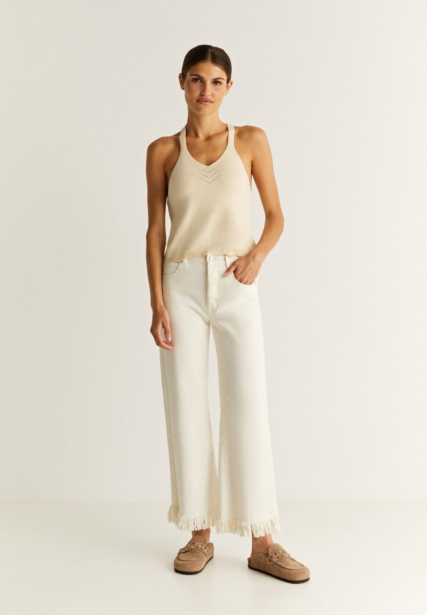 JEANS WITH FRAYED HEM