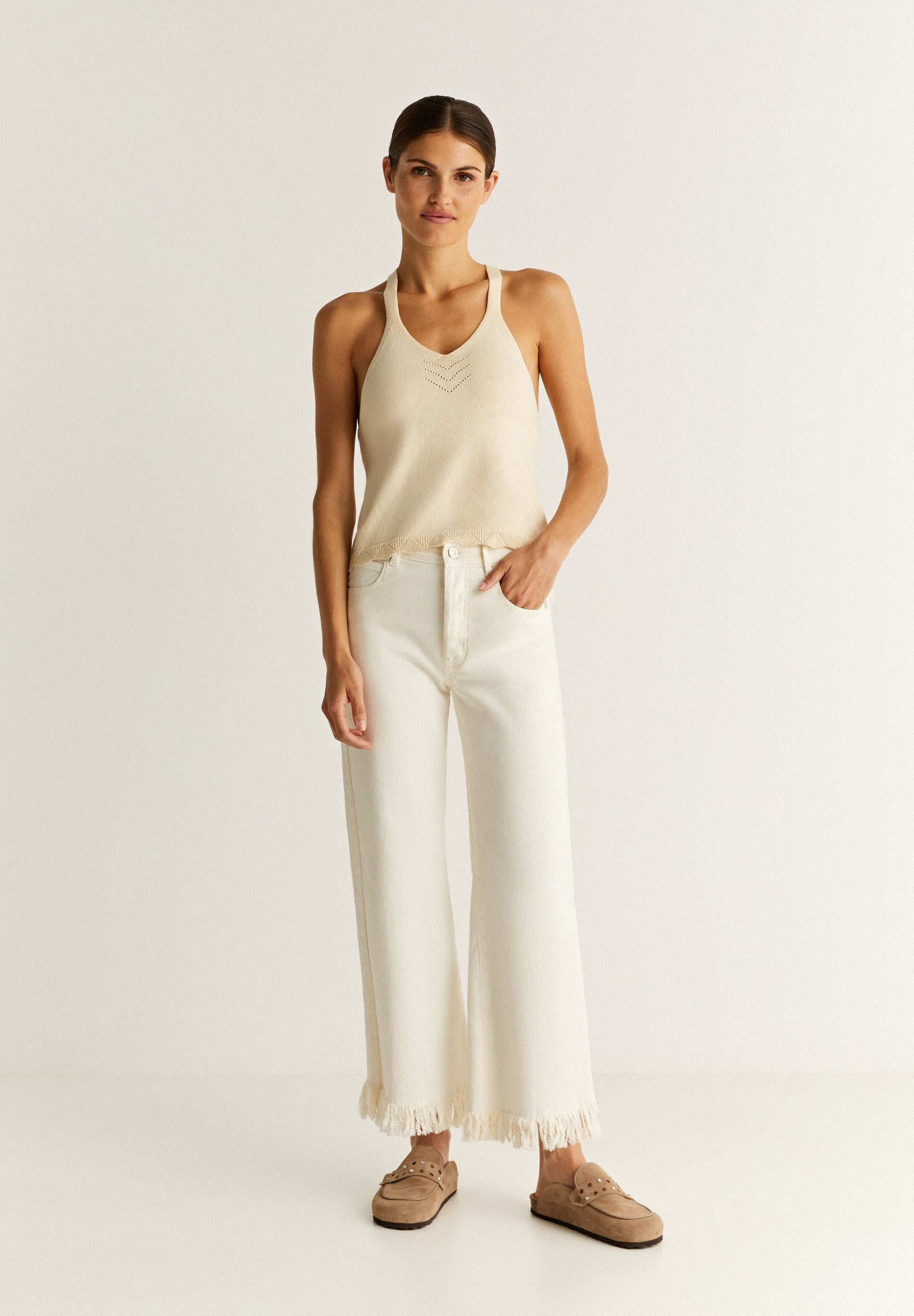 JEANS WITH FRAYED HEM