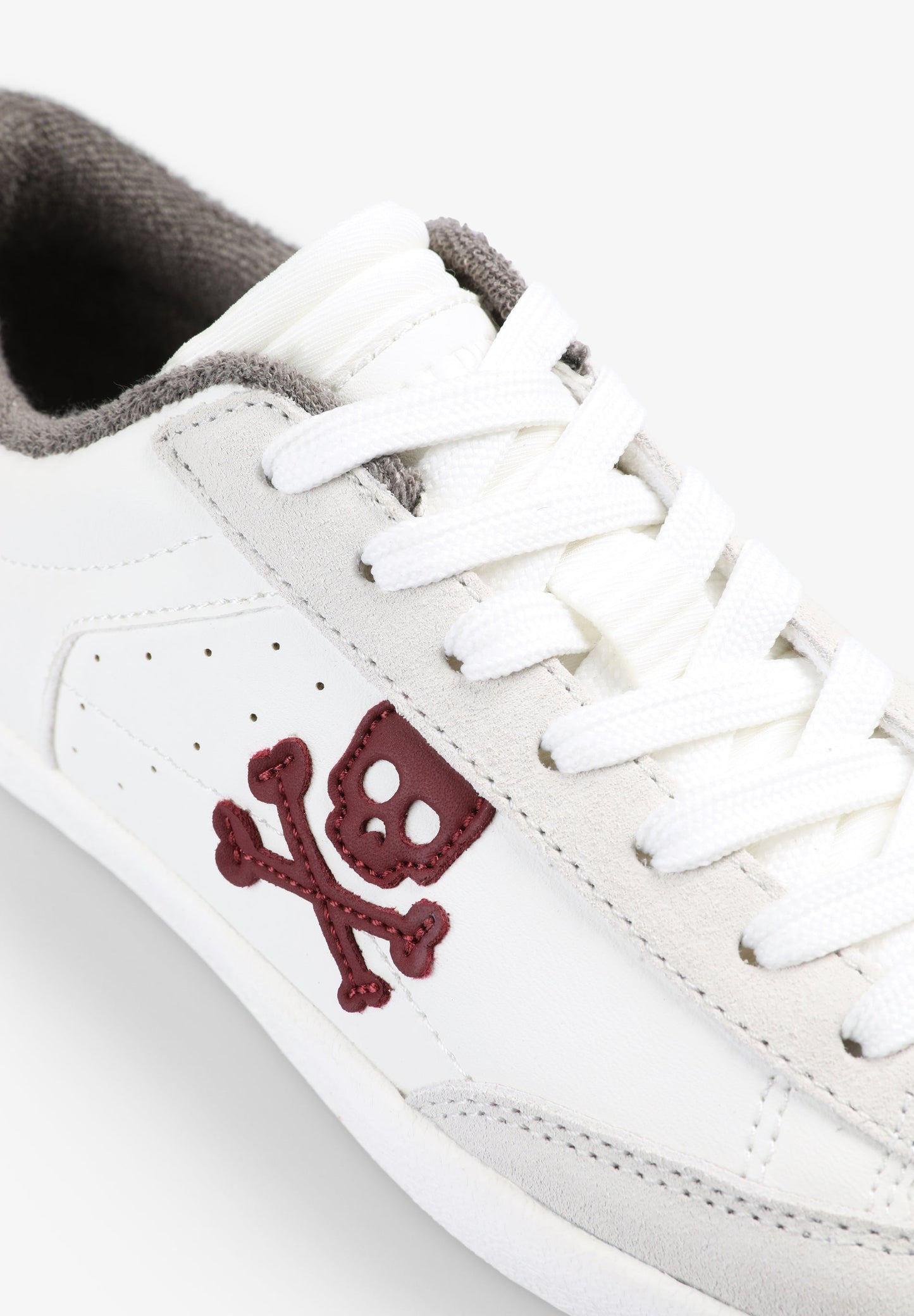 LOW TOP SNEAKERS WITH CONTRAST SKULL