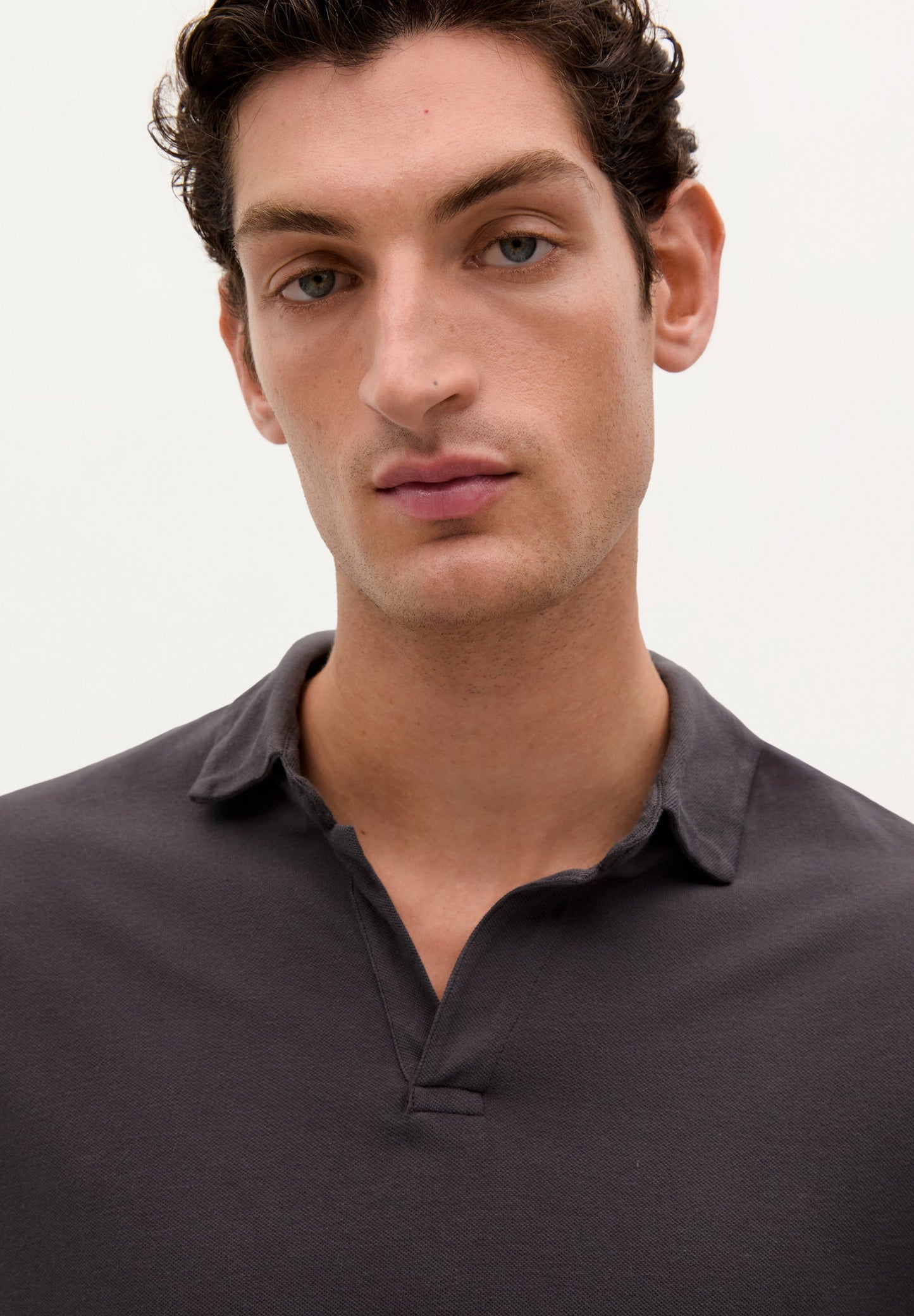 LIGHTWEIGHT PIQUÉ POLO SHIRT