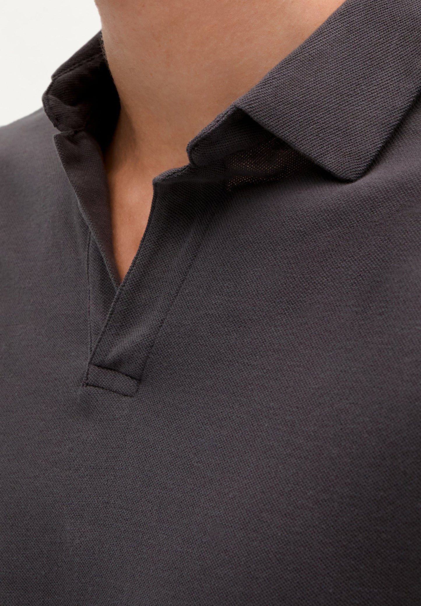 LIGHTWEIGHT PIQUÉ POLO SHIRT
