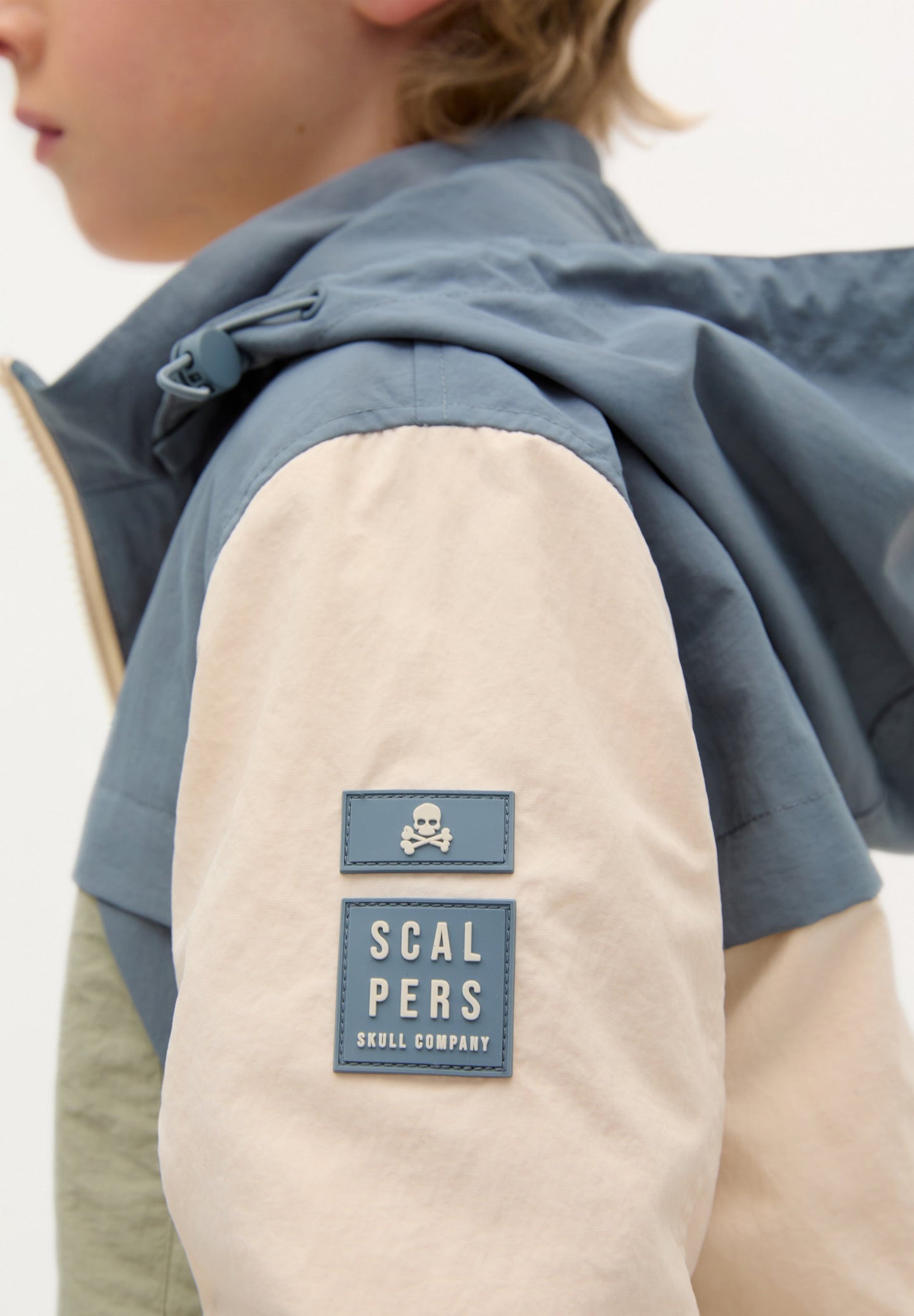 THREE-TONE COLOUR BLOCK JACKET
