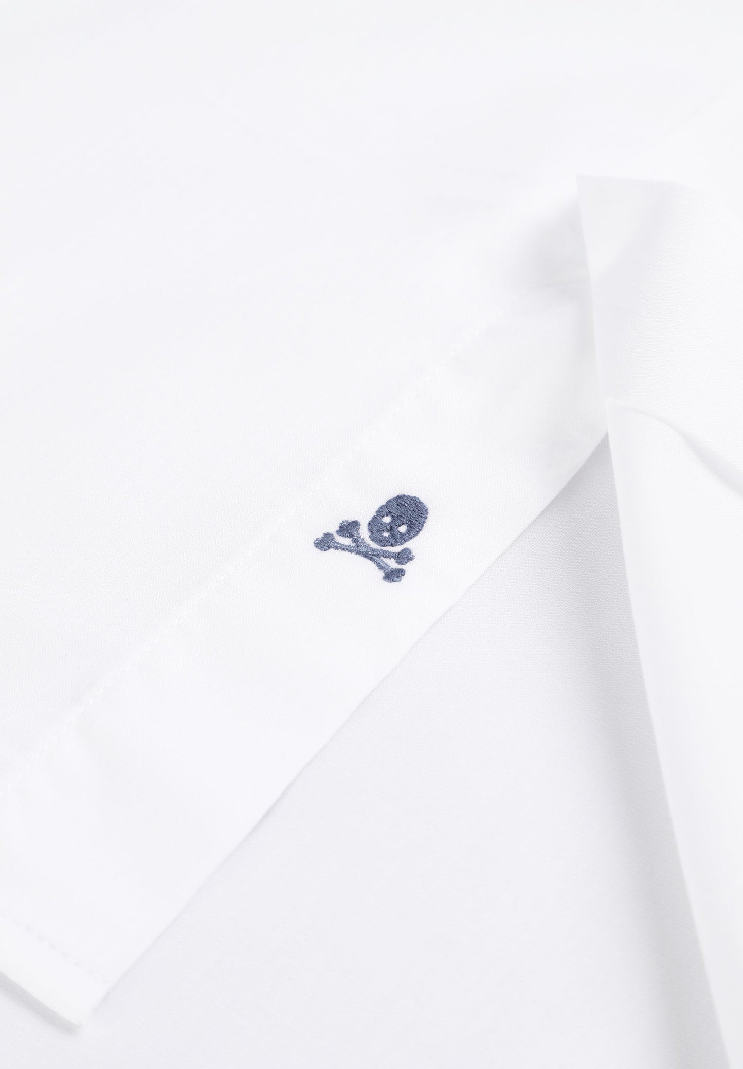 KLASSISCHES ELEGANTES HEMD