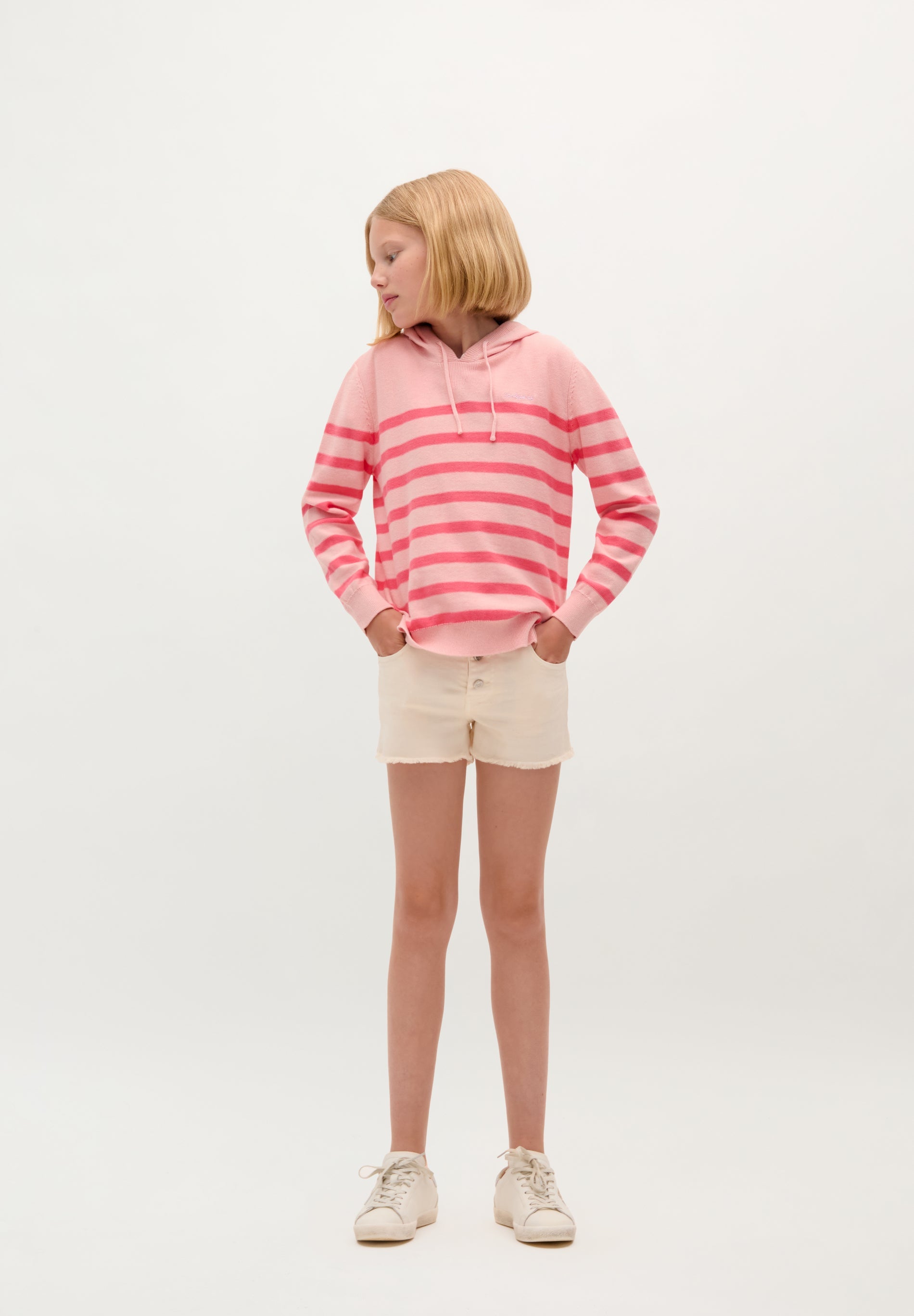 BERMUDA SHORTS WITH FLOWER EMBROIDERY