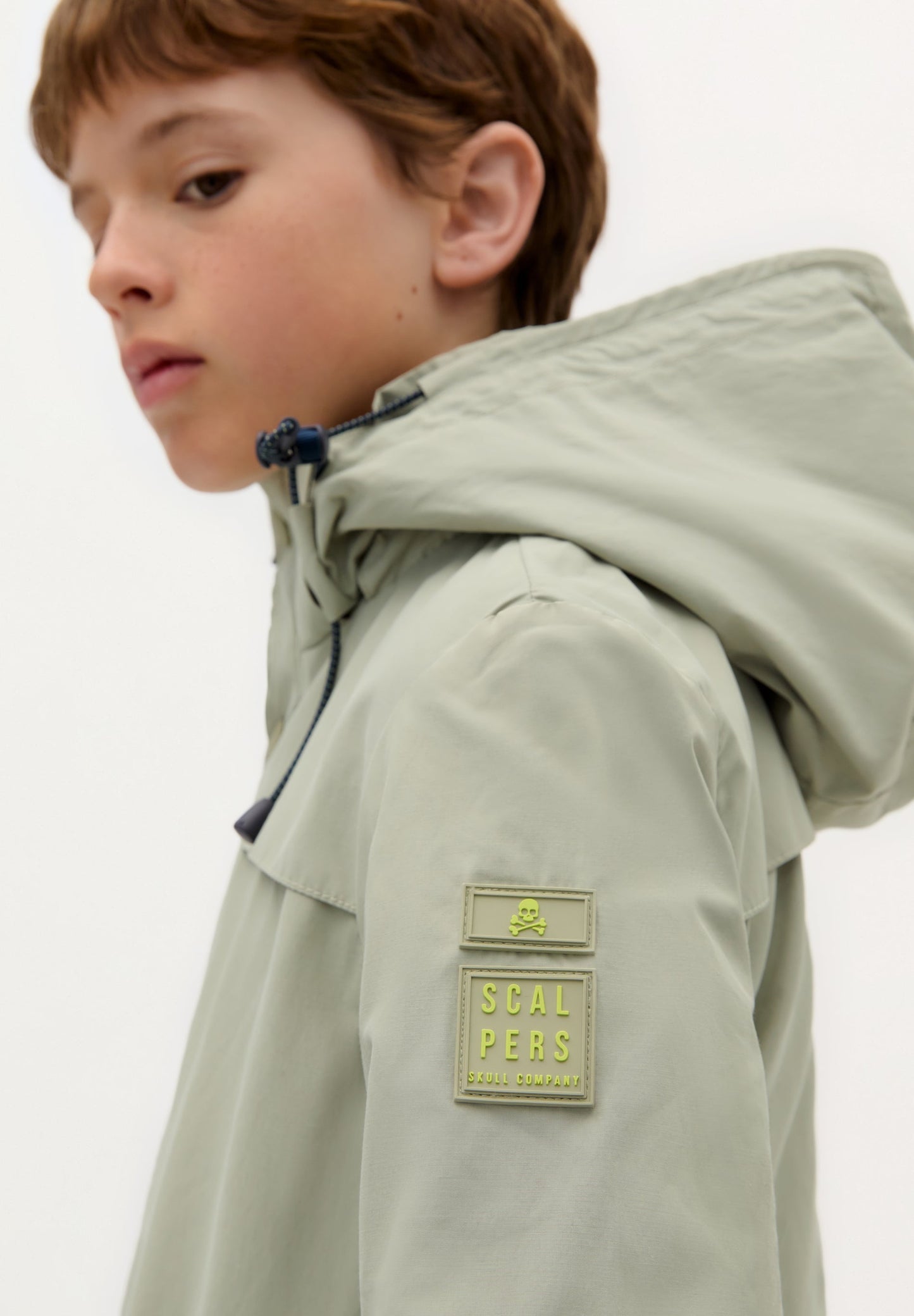 LIGHTWEIGHT JACKET WITH HOOD