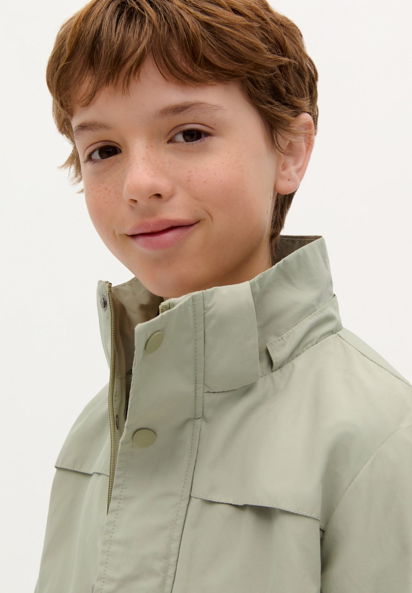 LIGHTWEIGHT JACKET WITH HOOD