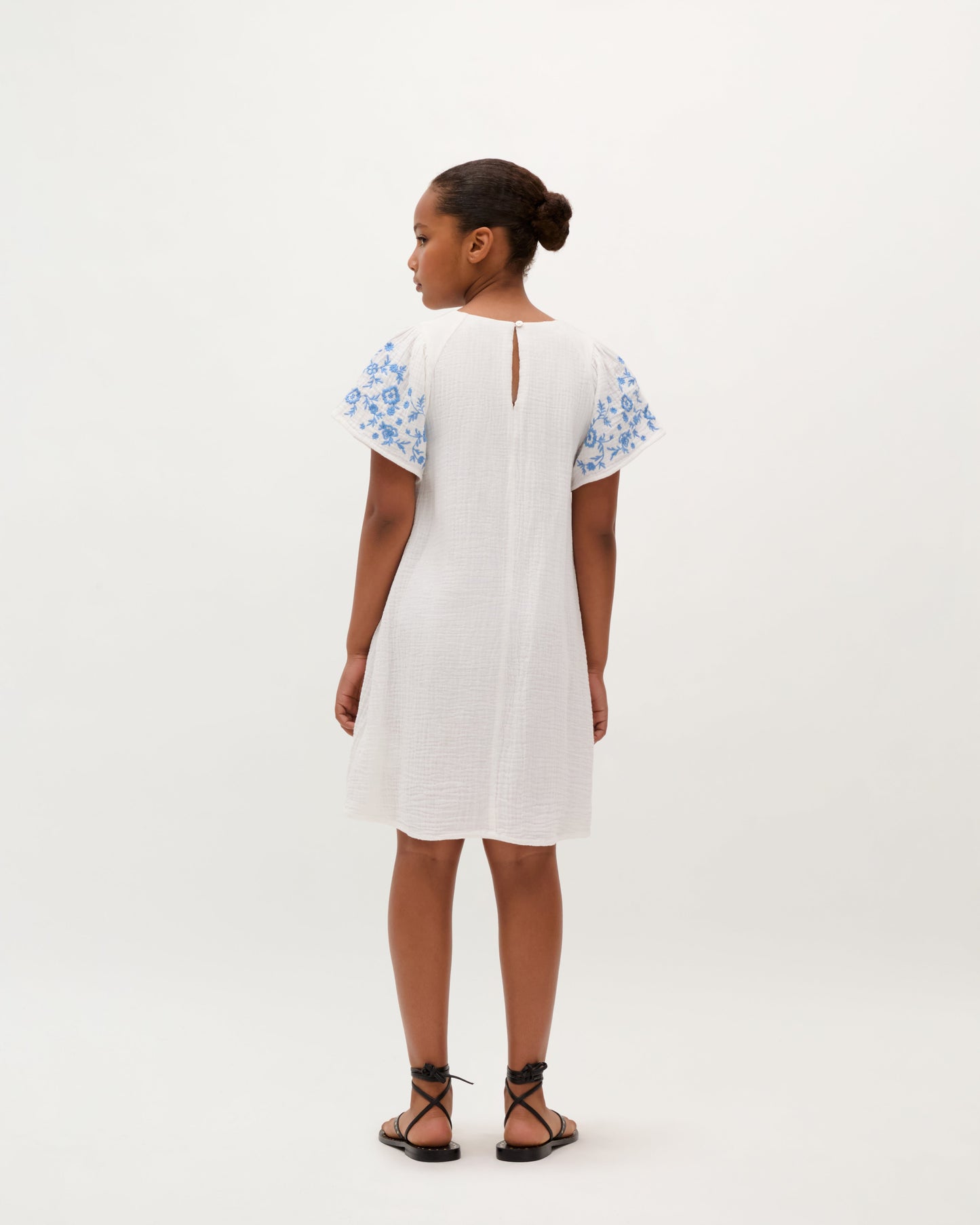 ROBE COL BRODERIE