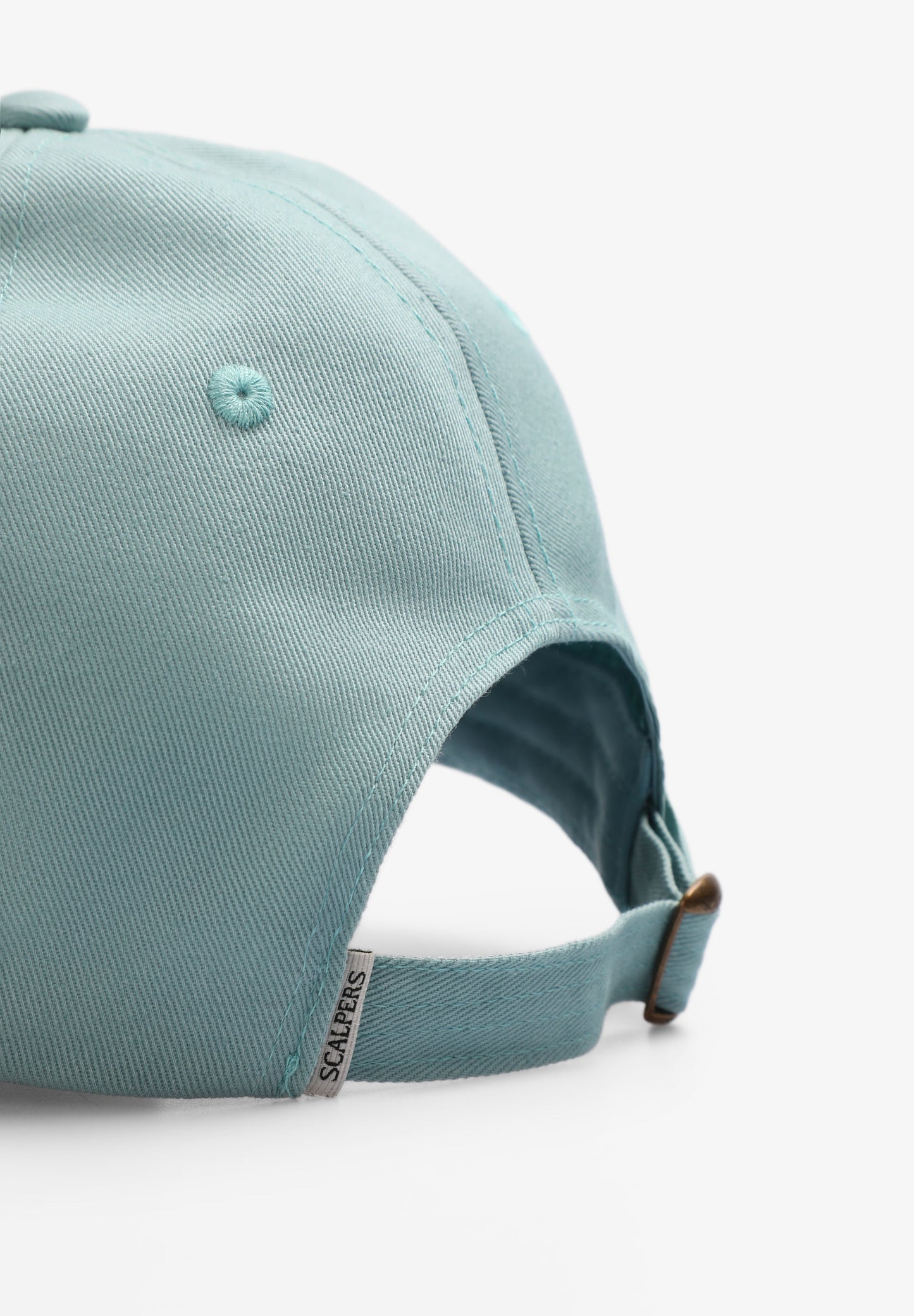 CASQUETTE MOTIF BRODÉ CONTRASTANT