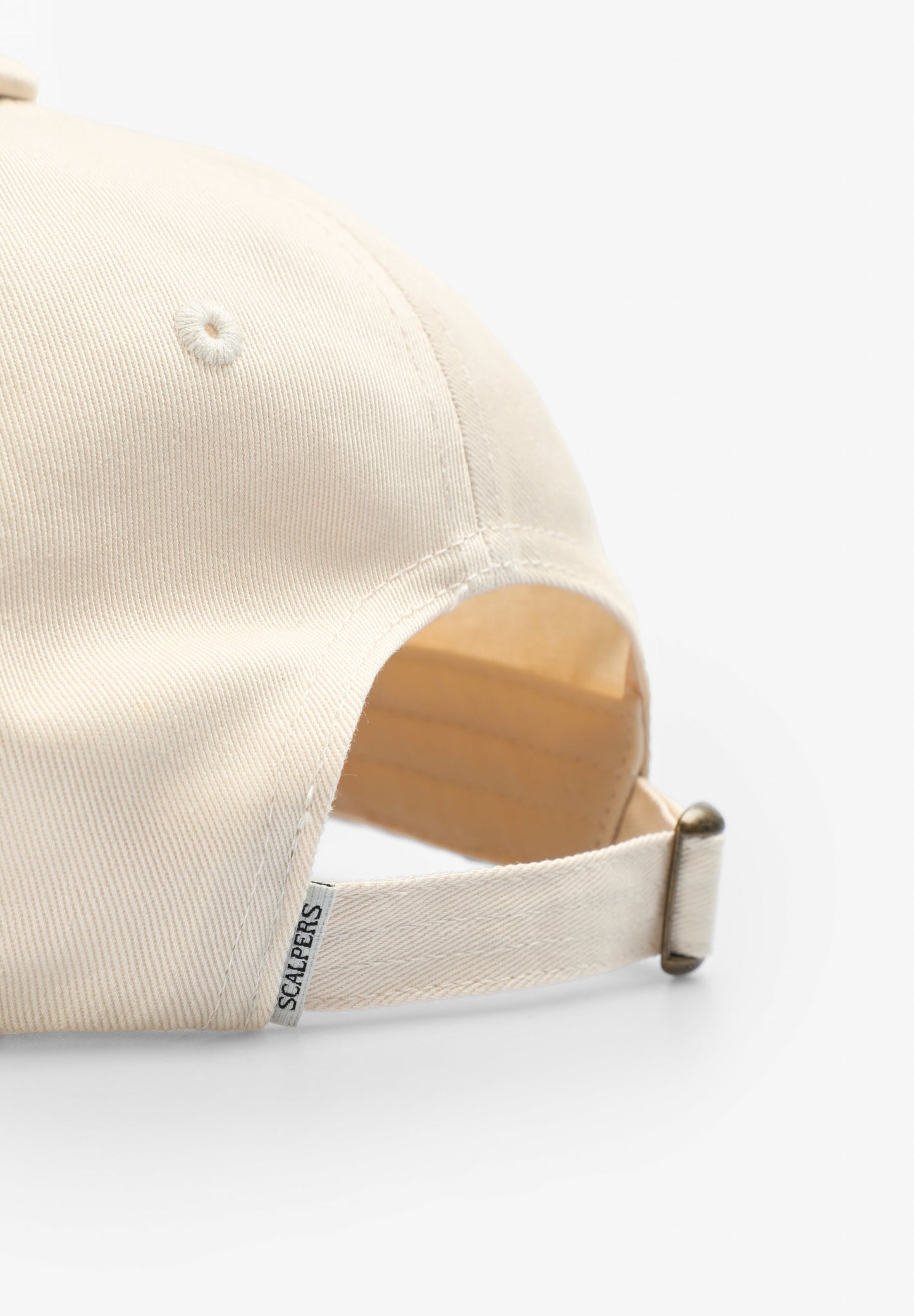 CASQUETTE BRODÉE DÉTAILS CONTRASTANTS