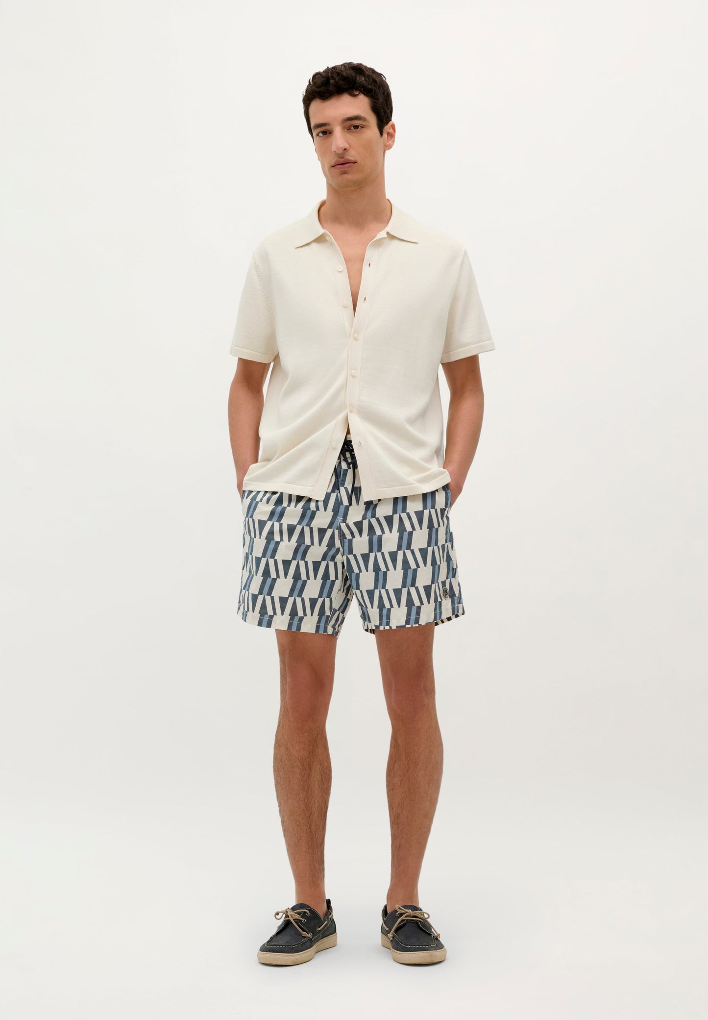SWIMMING TRUNKS WITH ASYMMETRIC MOTIFS