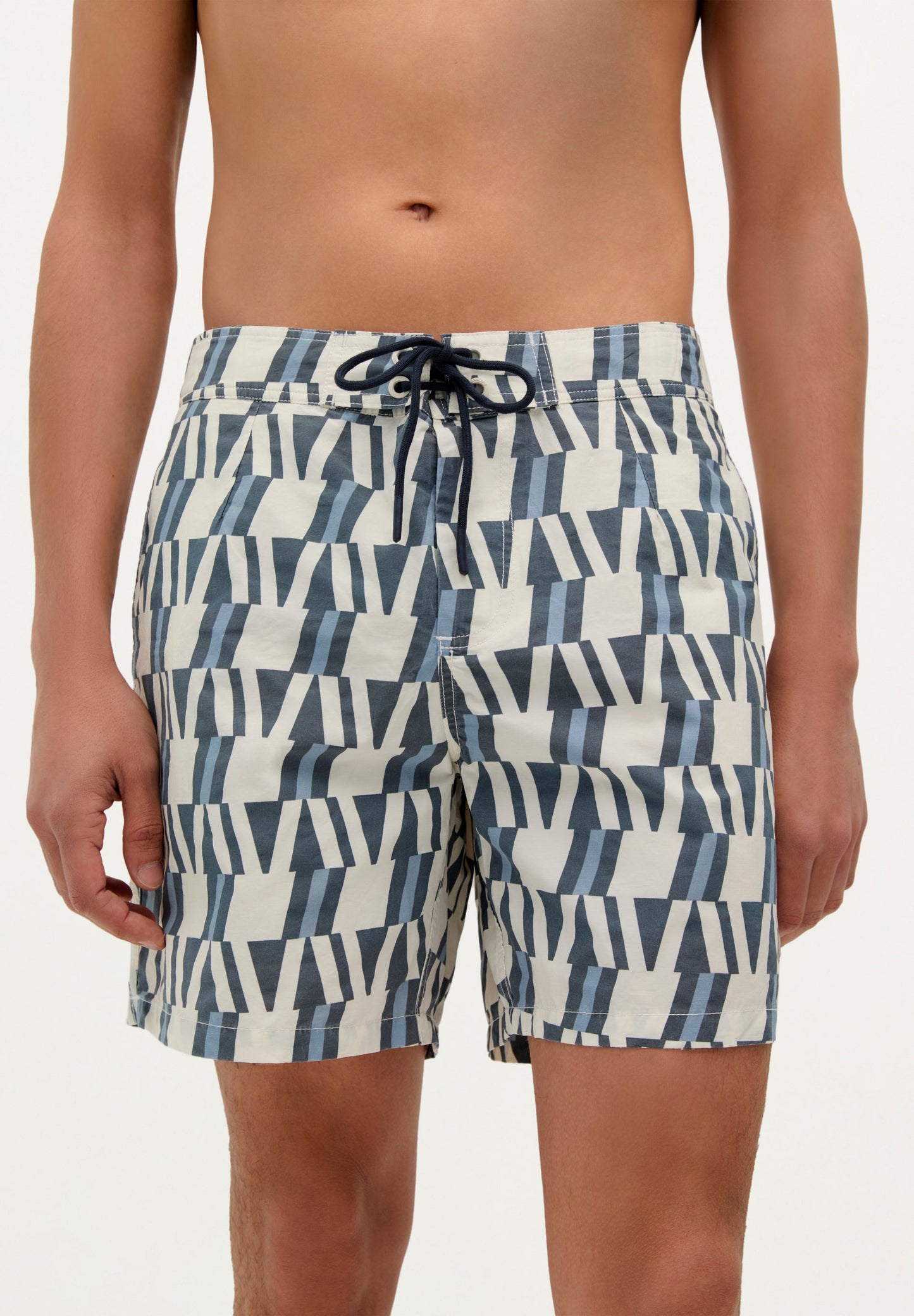 SWIMMING TRUNKS WITH ASYMMETRIC MOTIFS