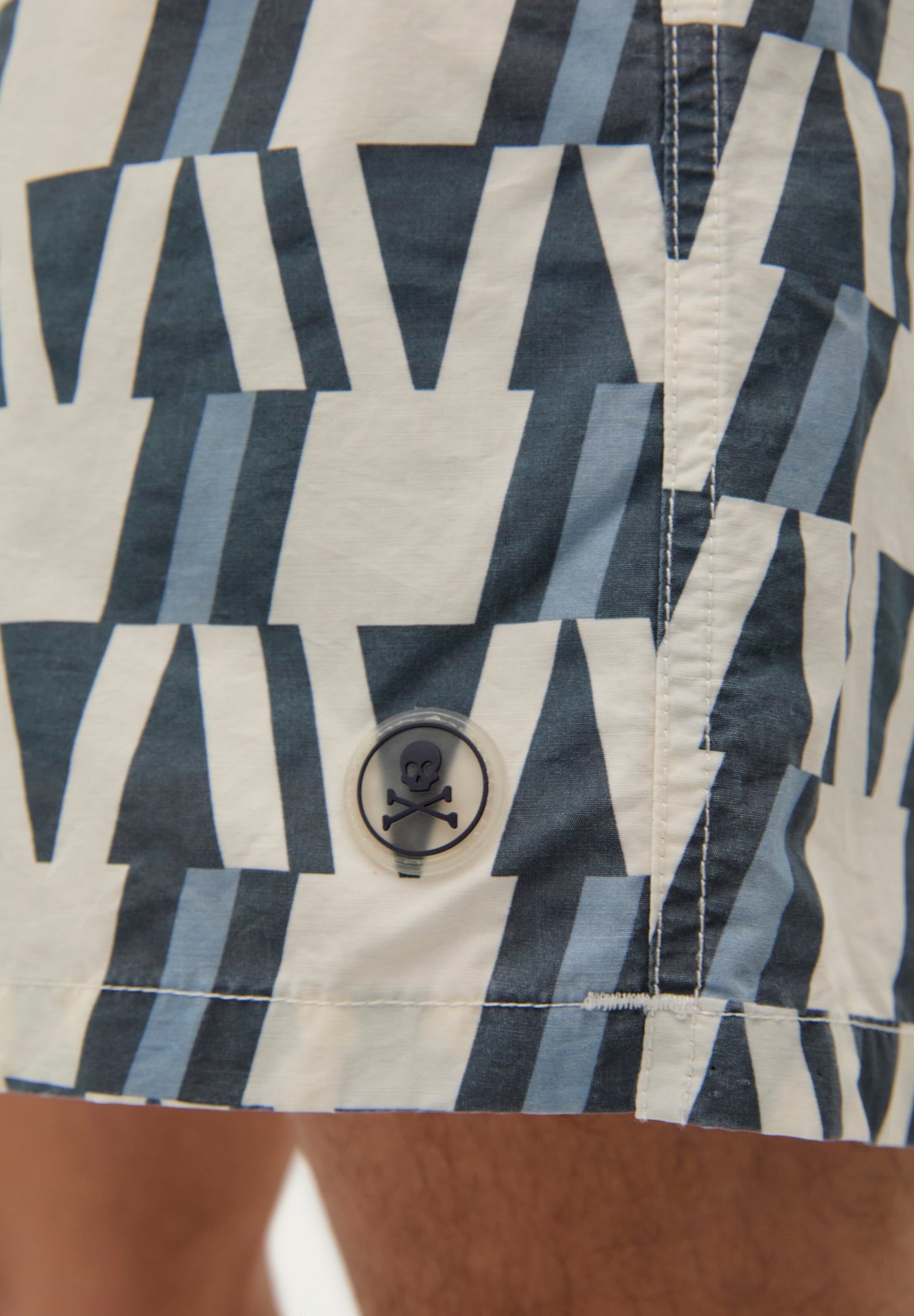 SWIMMING TRUNKS WITH ASYMMETRIC MOTIFS