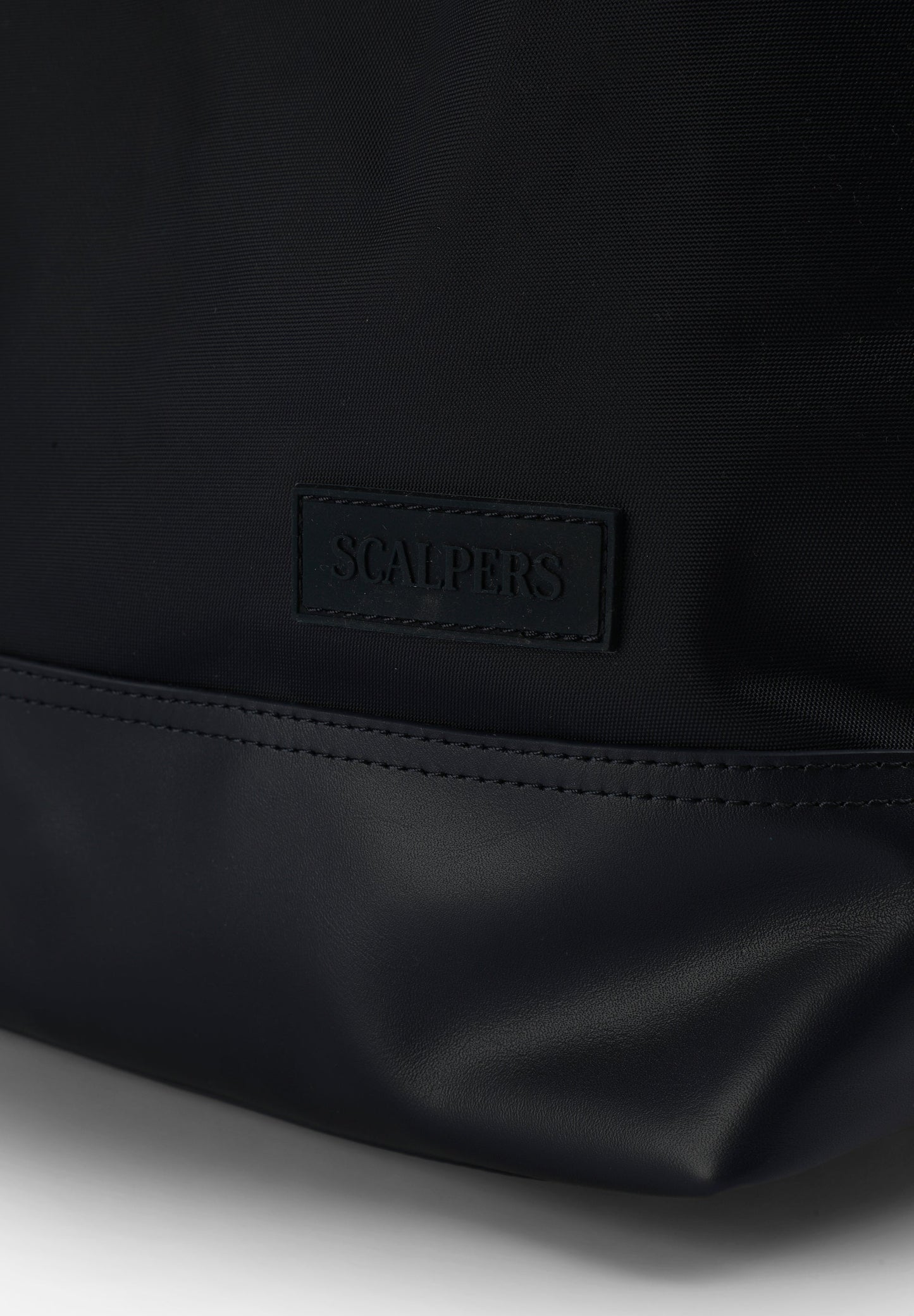 TRAVEL BAG WITH LEATHER DETAIL