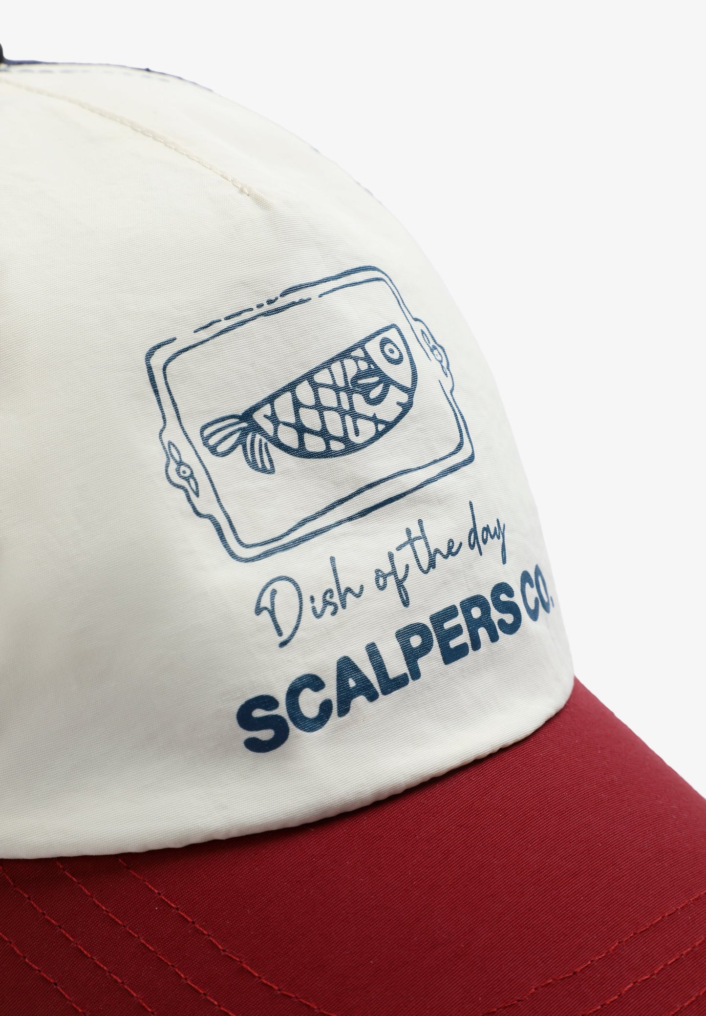 THREE-COLOURED MESH TRUCKER CAP