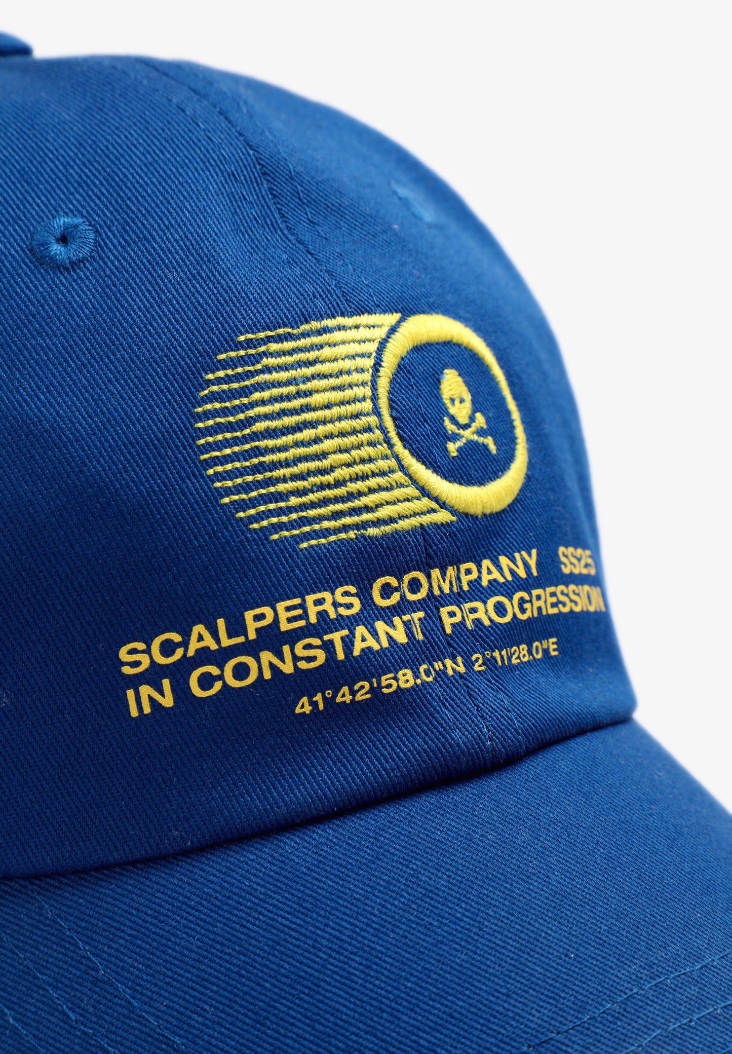 CASQUETTE BRODÉE CONTRASTANTE