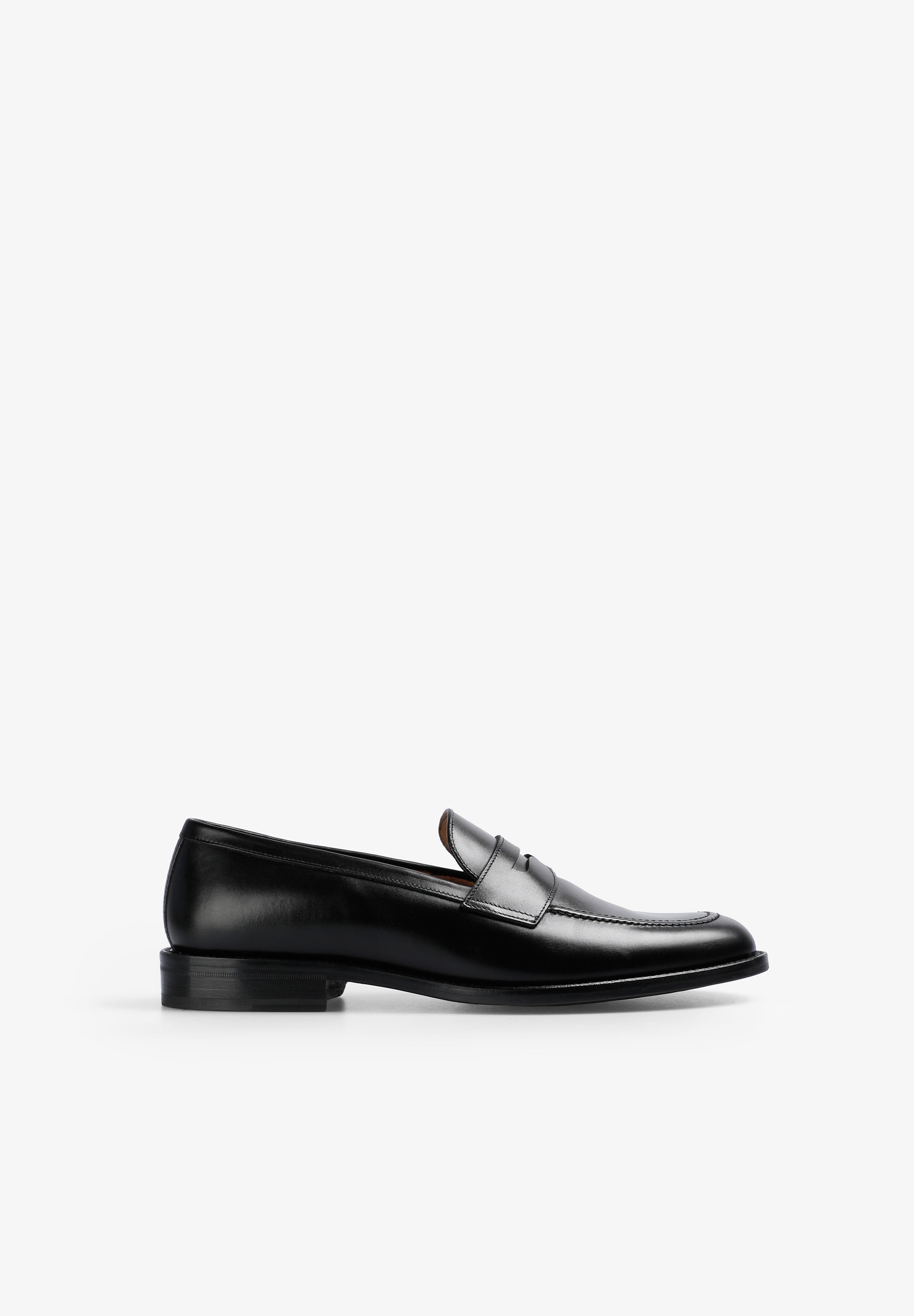 LEATHER LOAFERS WITH APRON