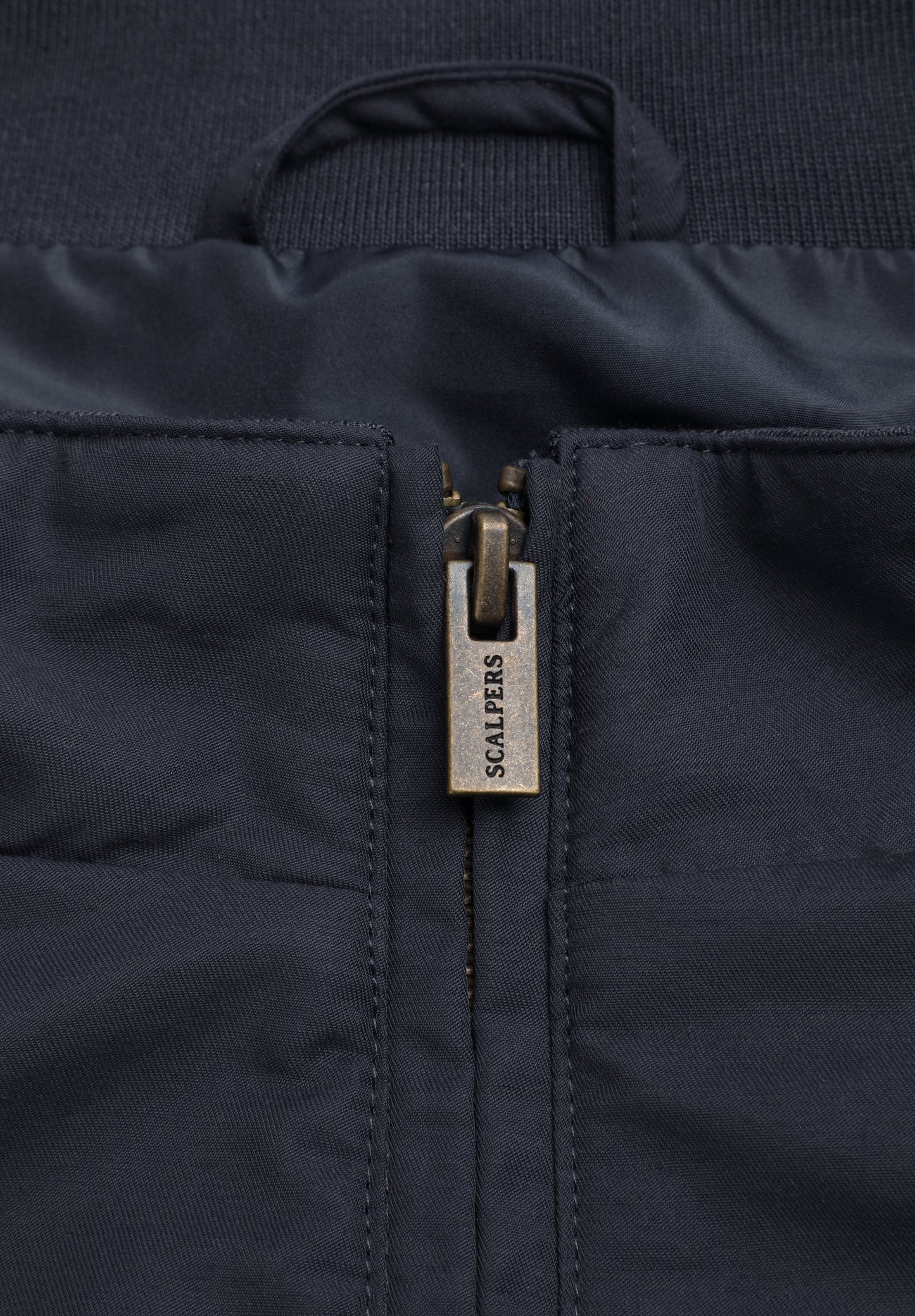 LIGHTWEIGHT BOMBER JACKET