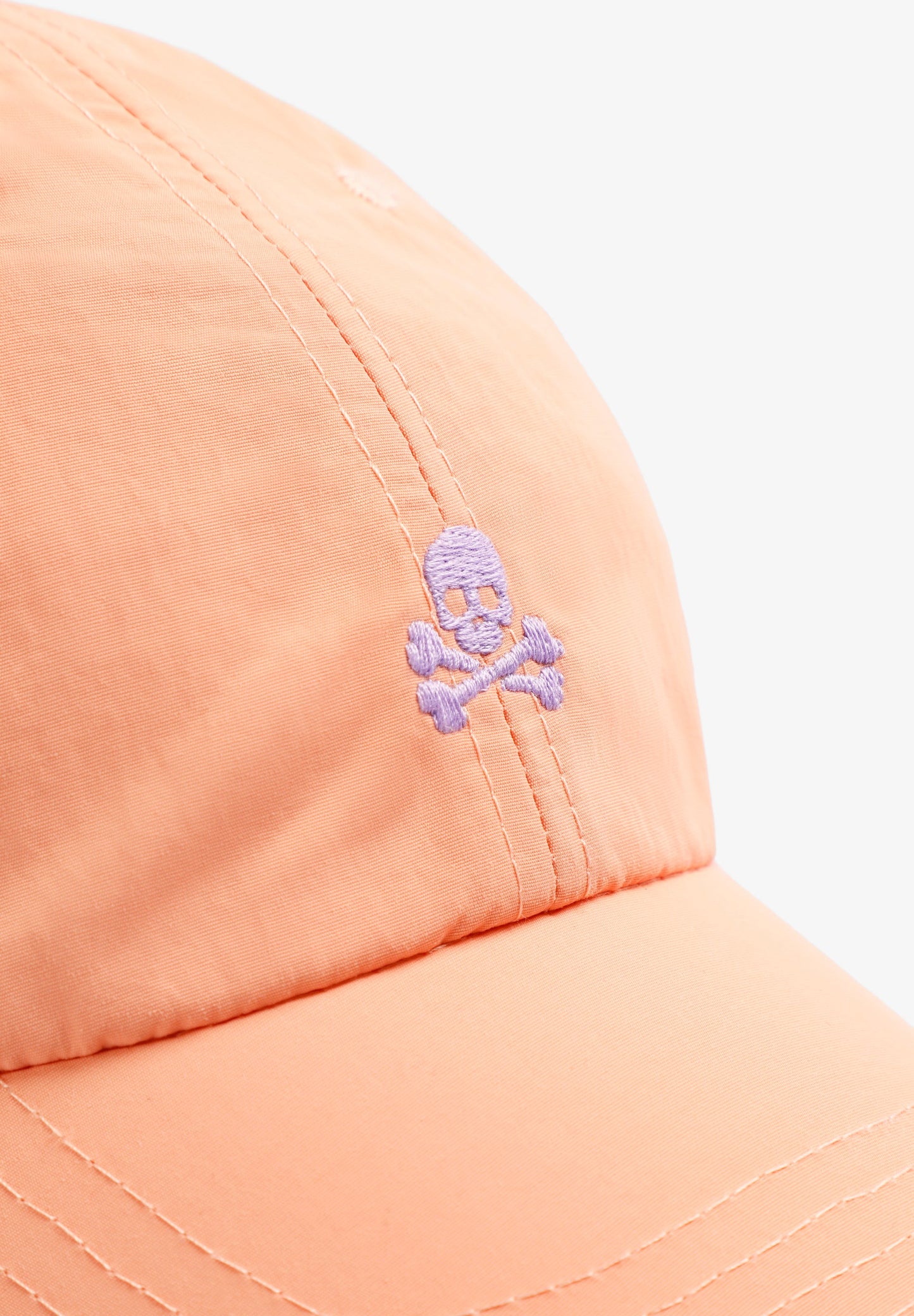 CAP WITH CONTRAST SKULL