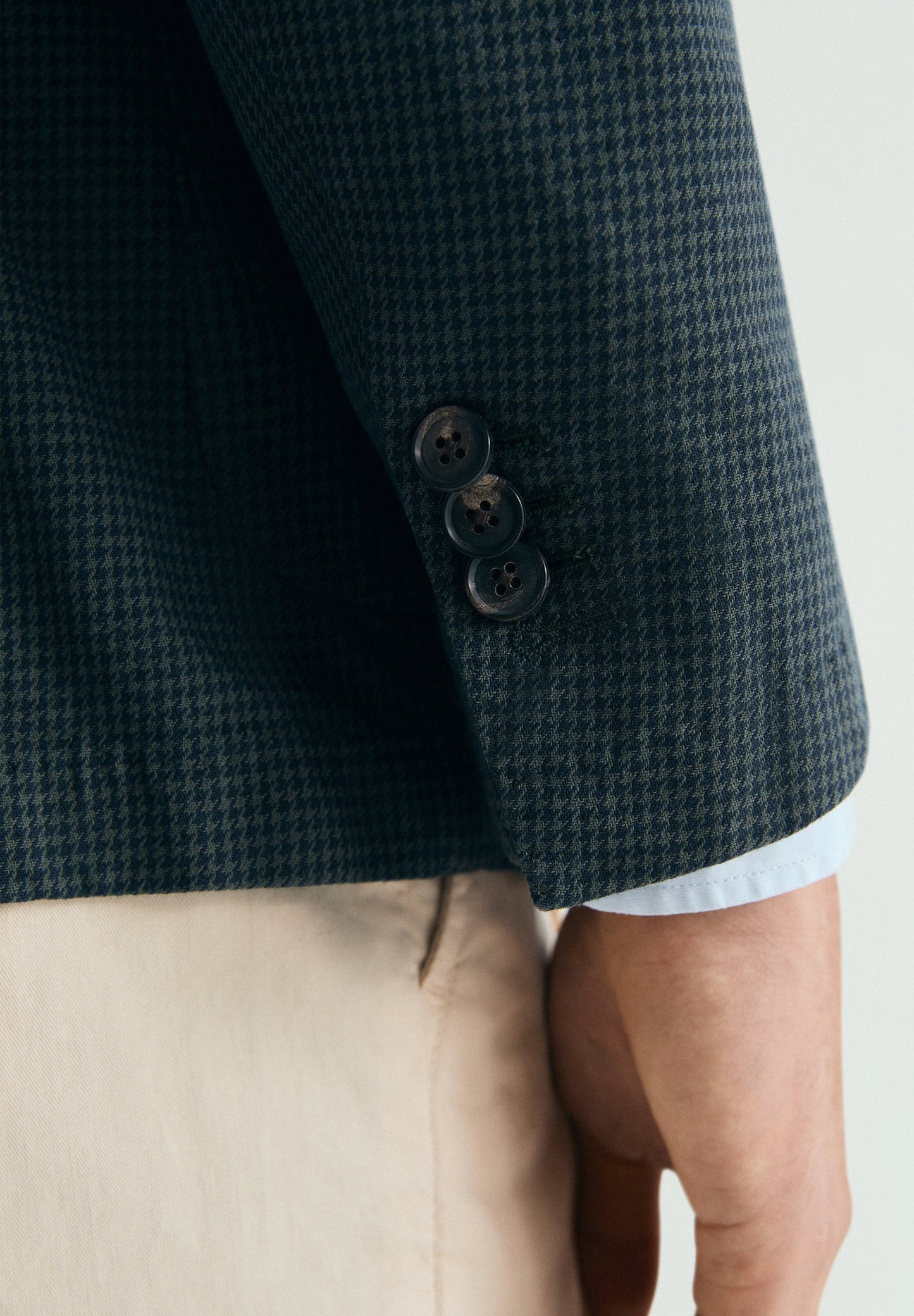FIGURBETONTER BLAZER MIT TASCHEN