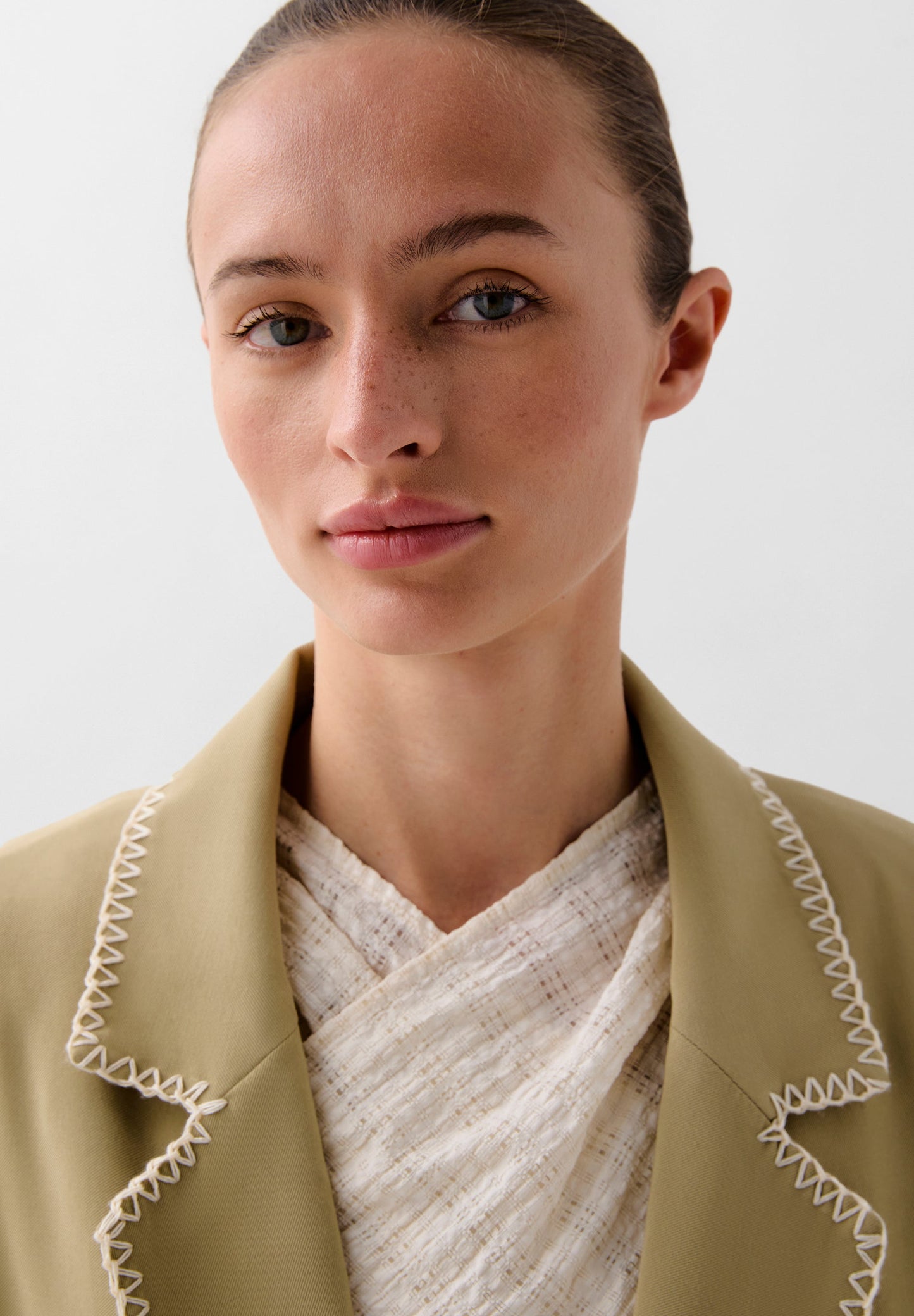 BLAZER WITH SEAM DETAIL