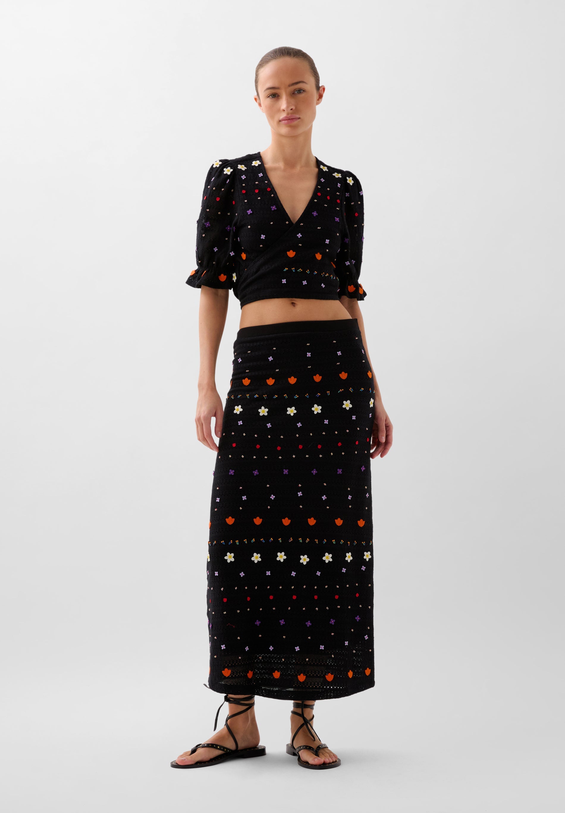 KNIT SKIRT WITH EMBROIDERED DETAILS