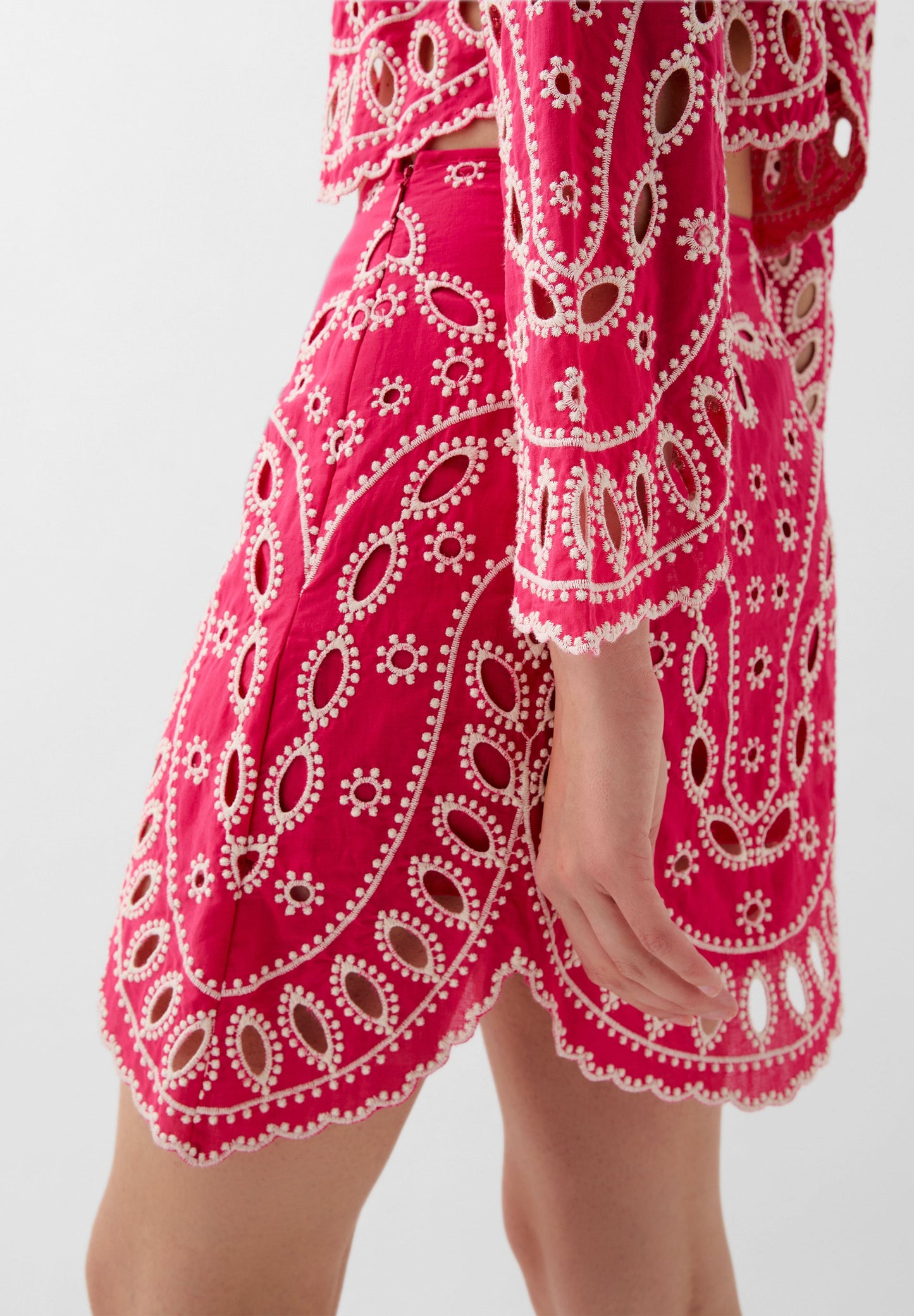 CHEMISE MOTIFS BRODÉS CONTRASTANTS