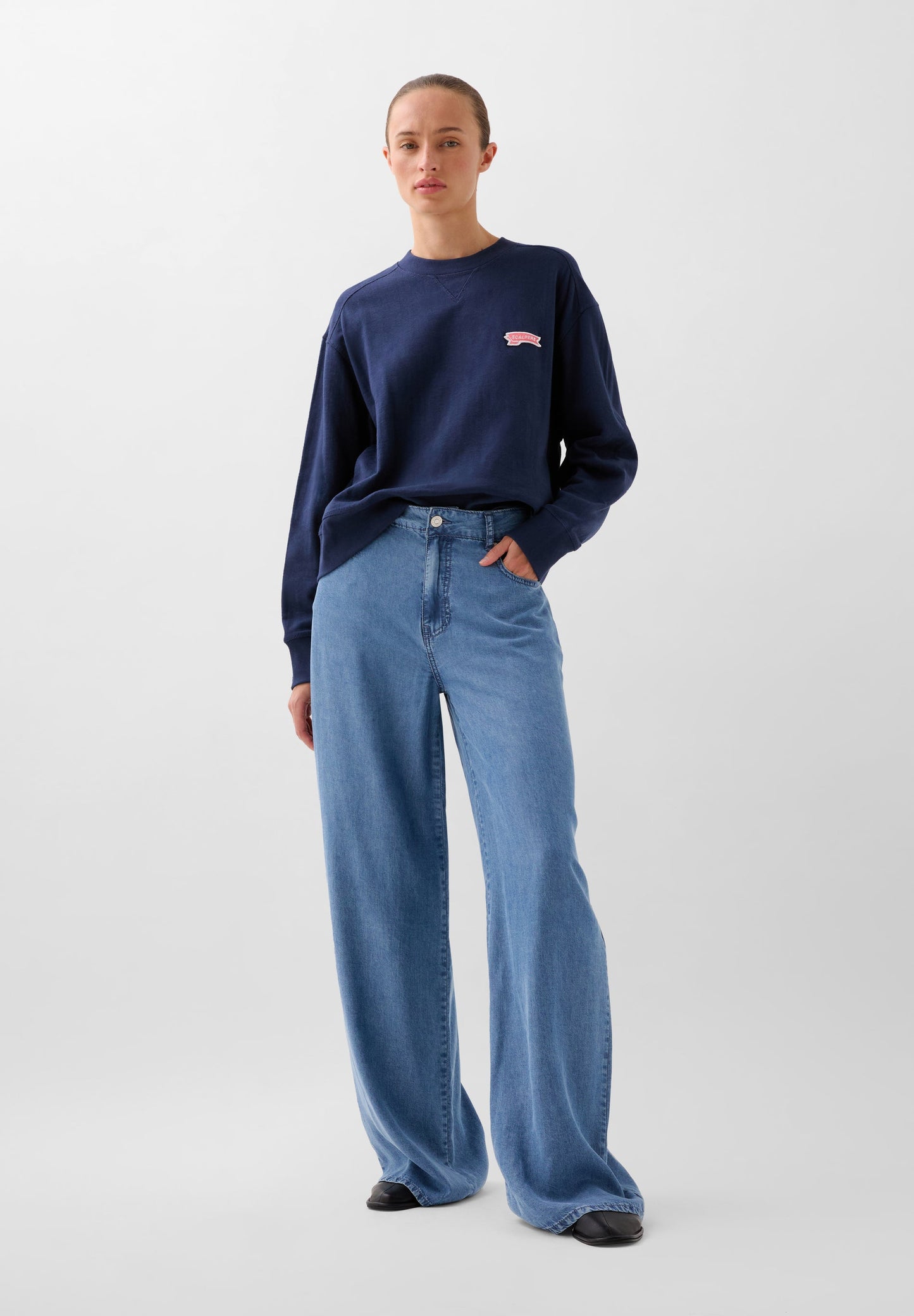 SWEATSHIRT WITH LOGO PATCH