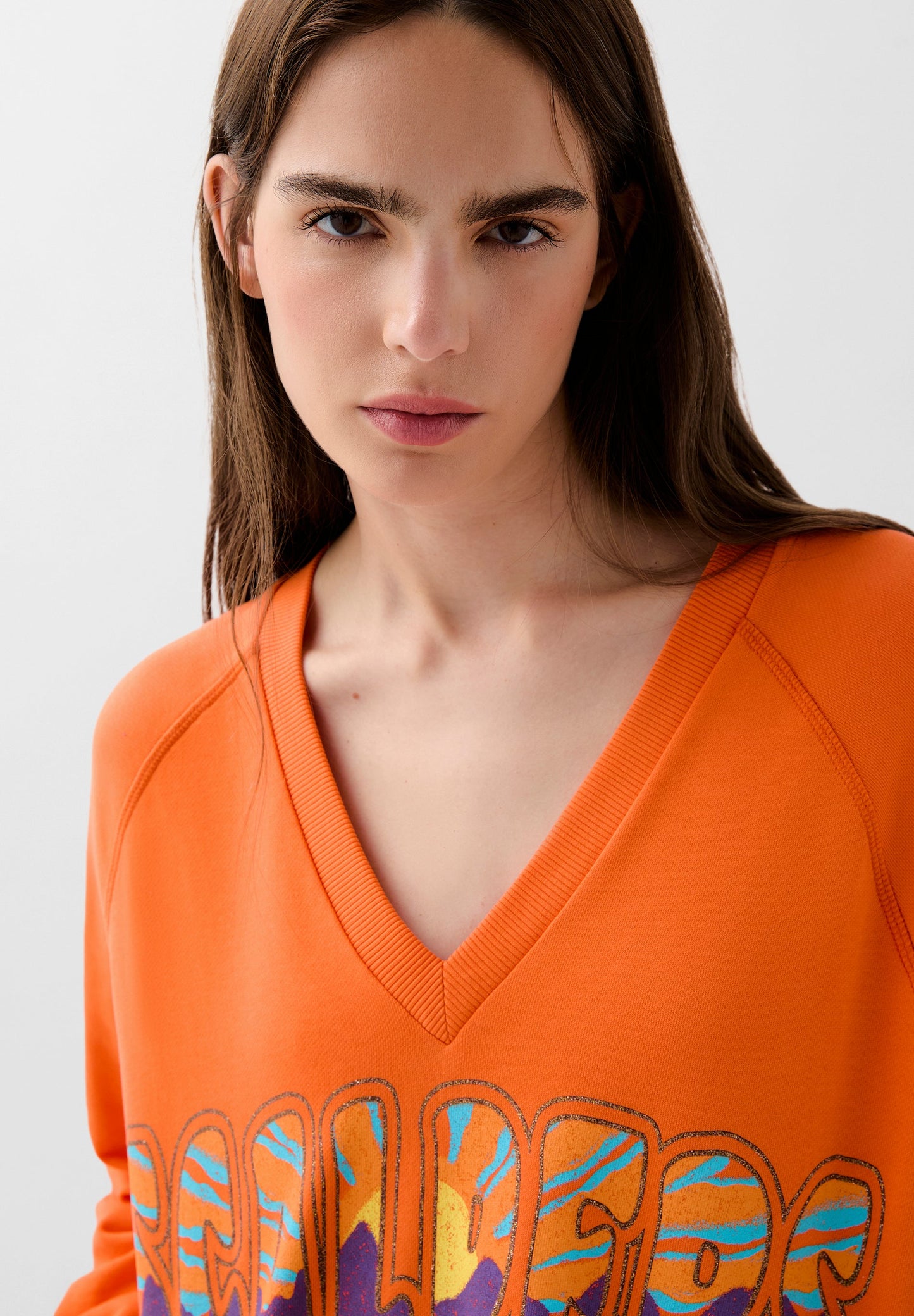 SWEAT BRODÉ CONTRASTANT