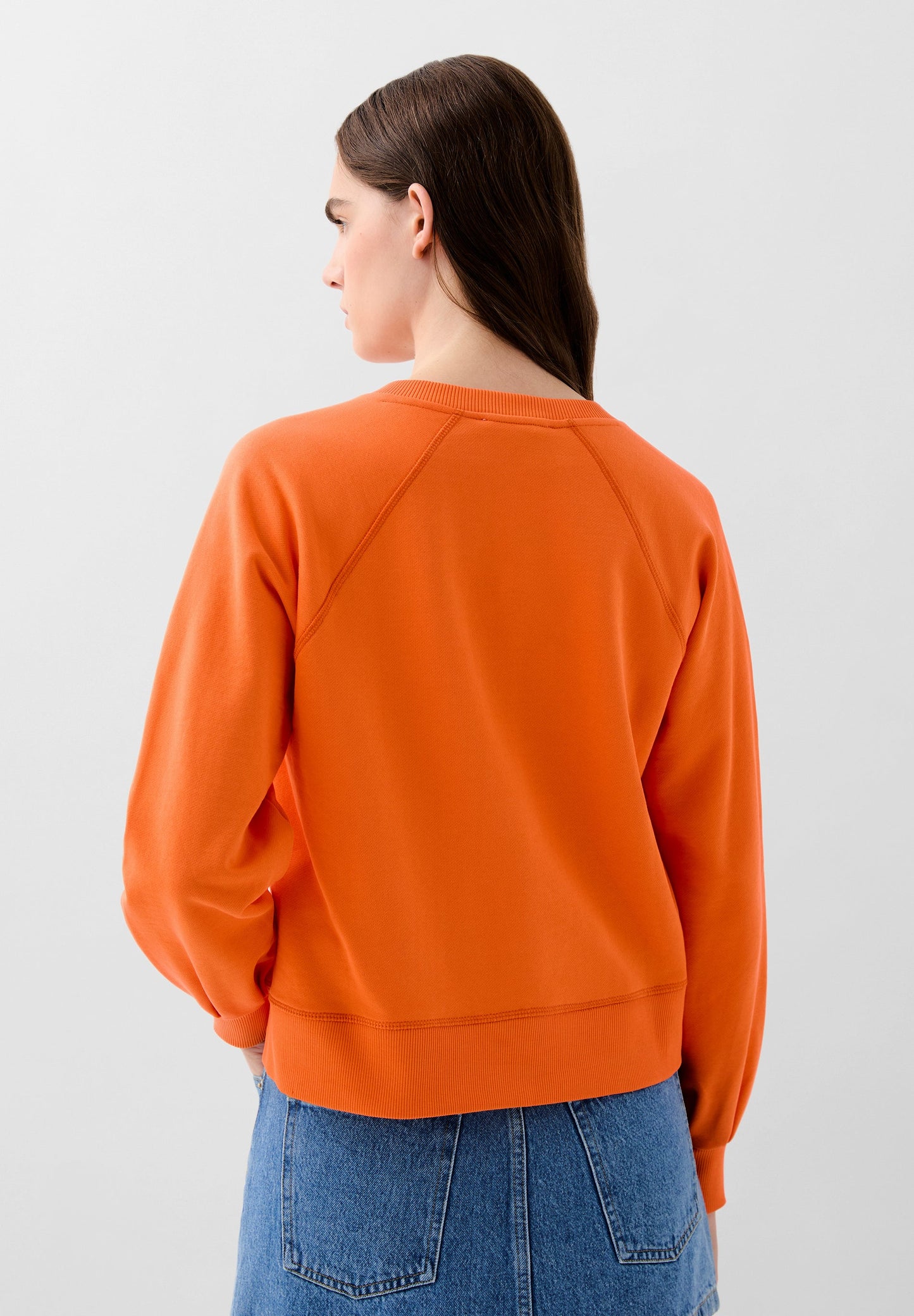 SWEAT BRODÉ CONTRASTANT