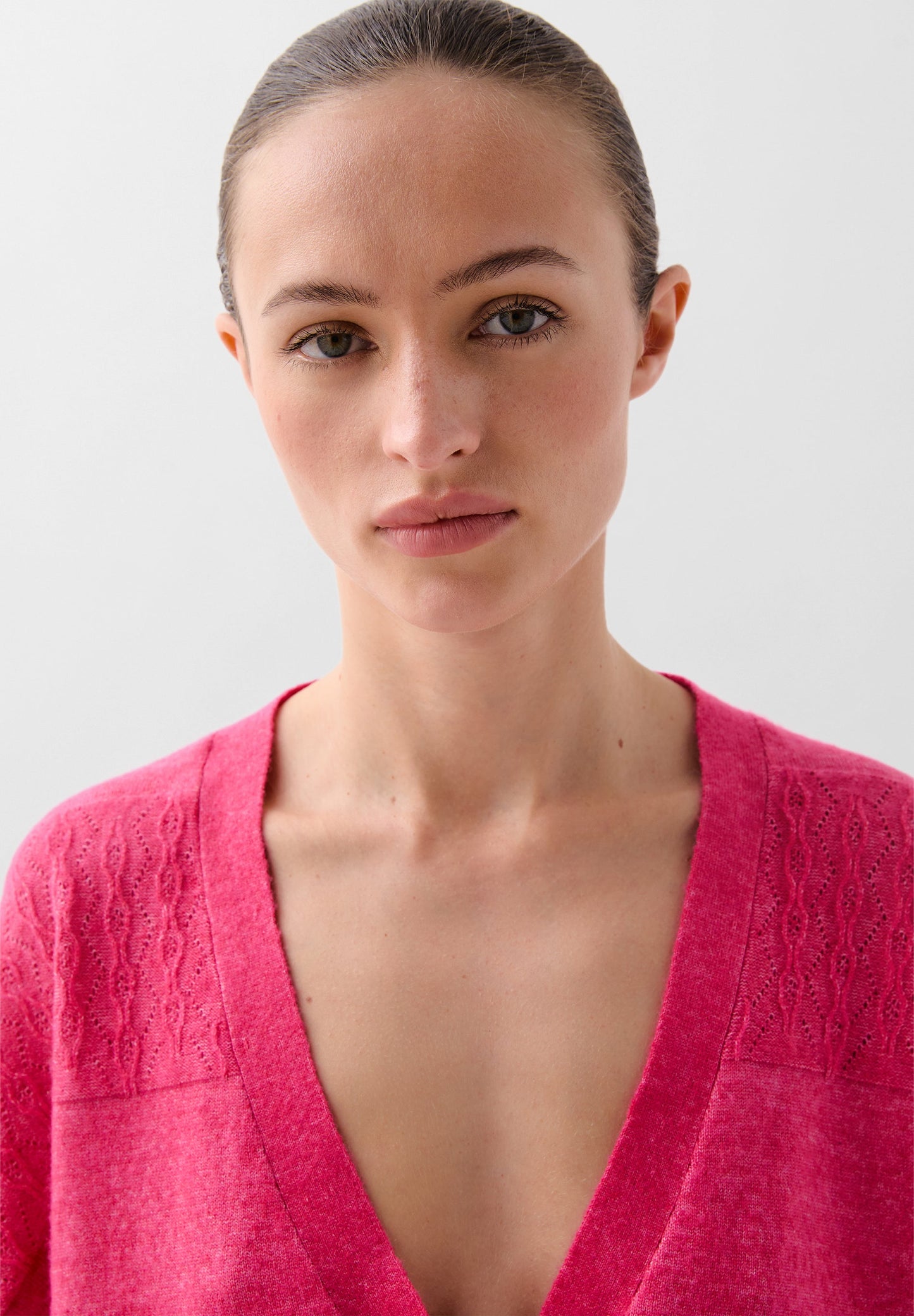 V-NECK CARDIGAN