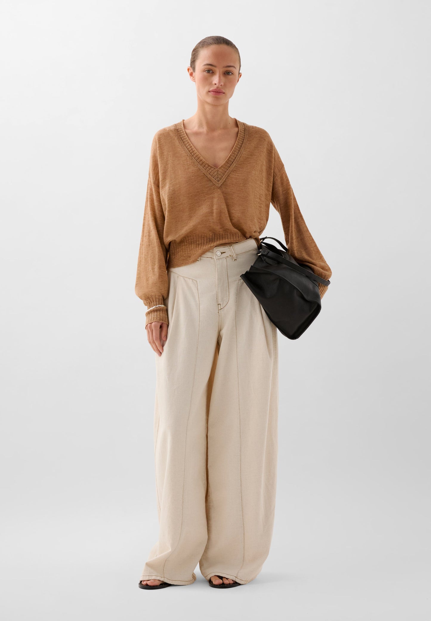 SWEATER WITH NECKLINE DETAIL