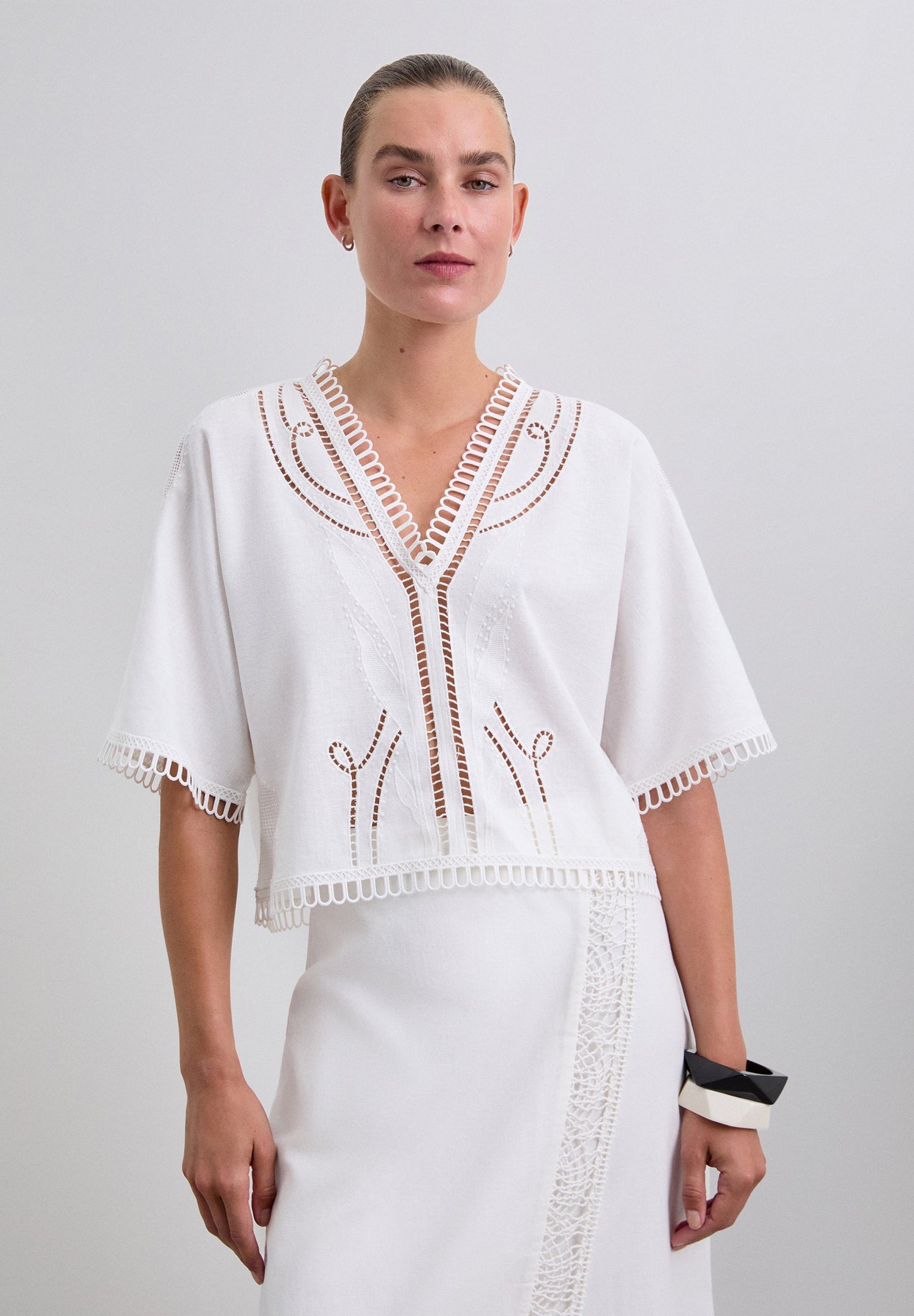 BLOUSE WITH LACE DETAILS