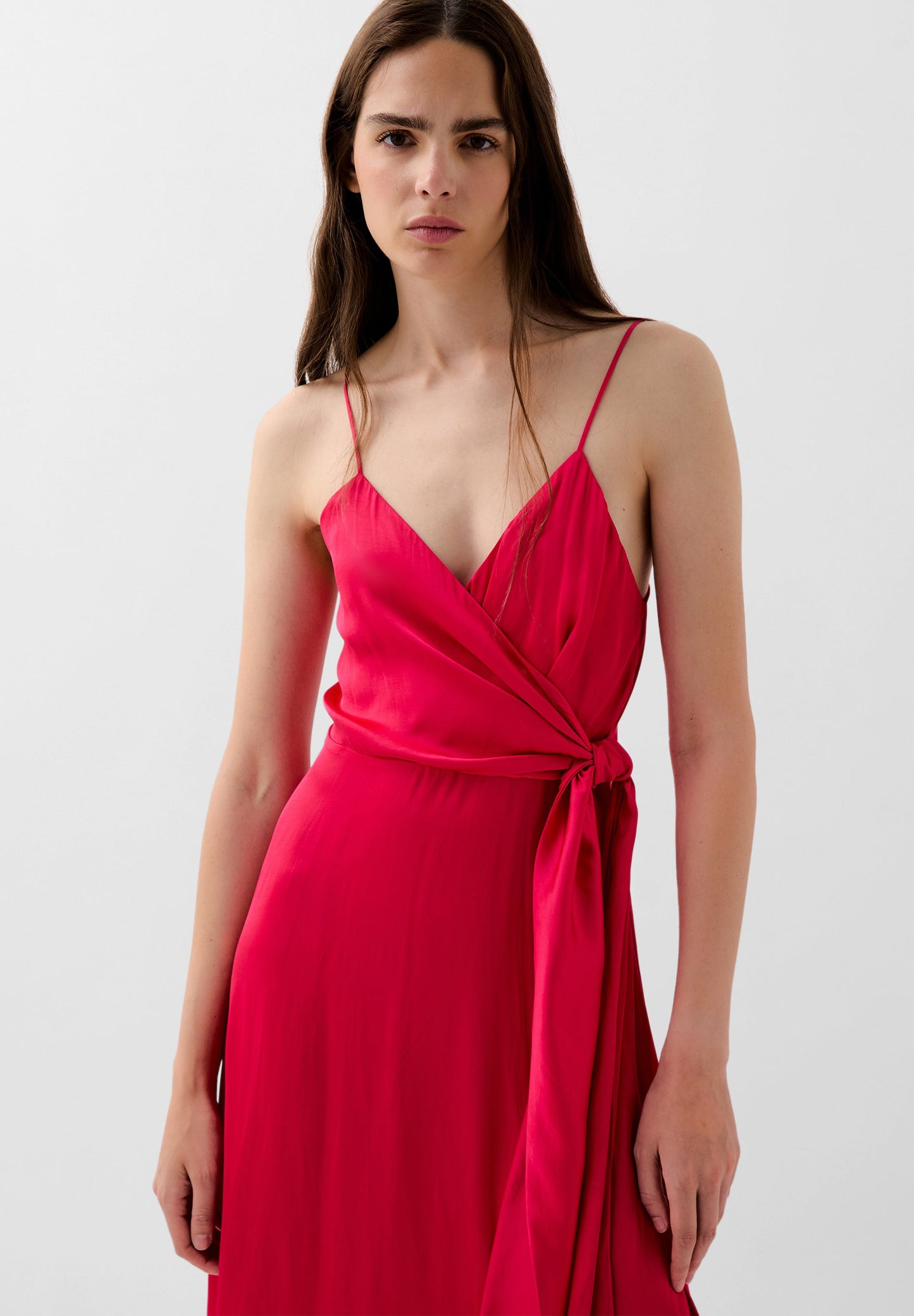 ROBE DÉCOLLETÉ ASYMÉTRIQUE