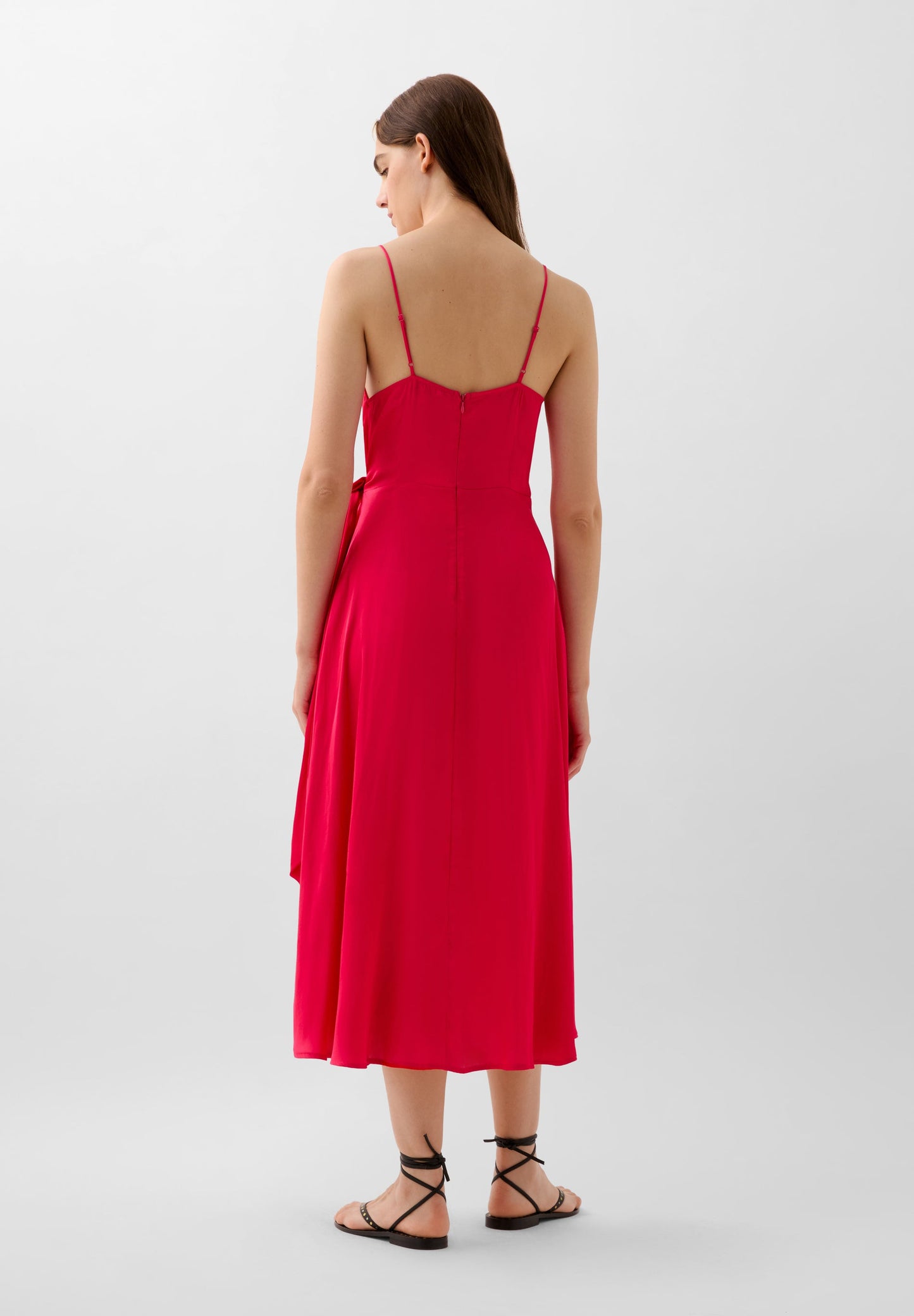ROBE DÉCOLLETÉ ASYMÉTRIQUE