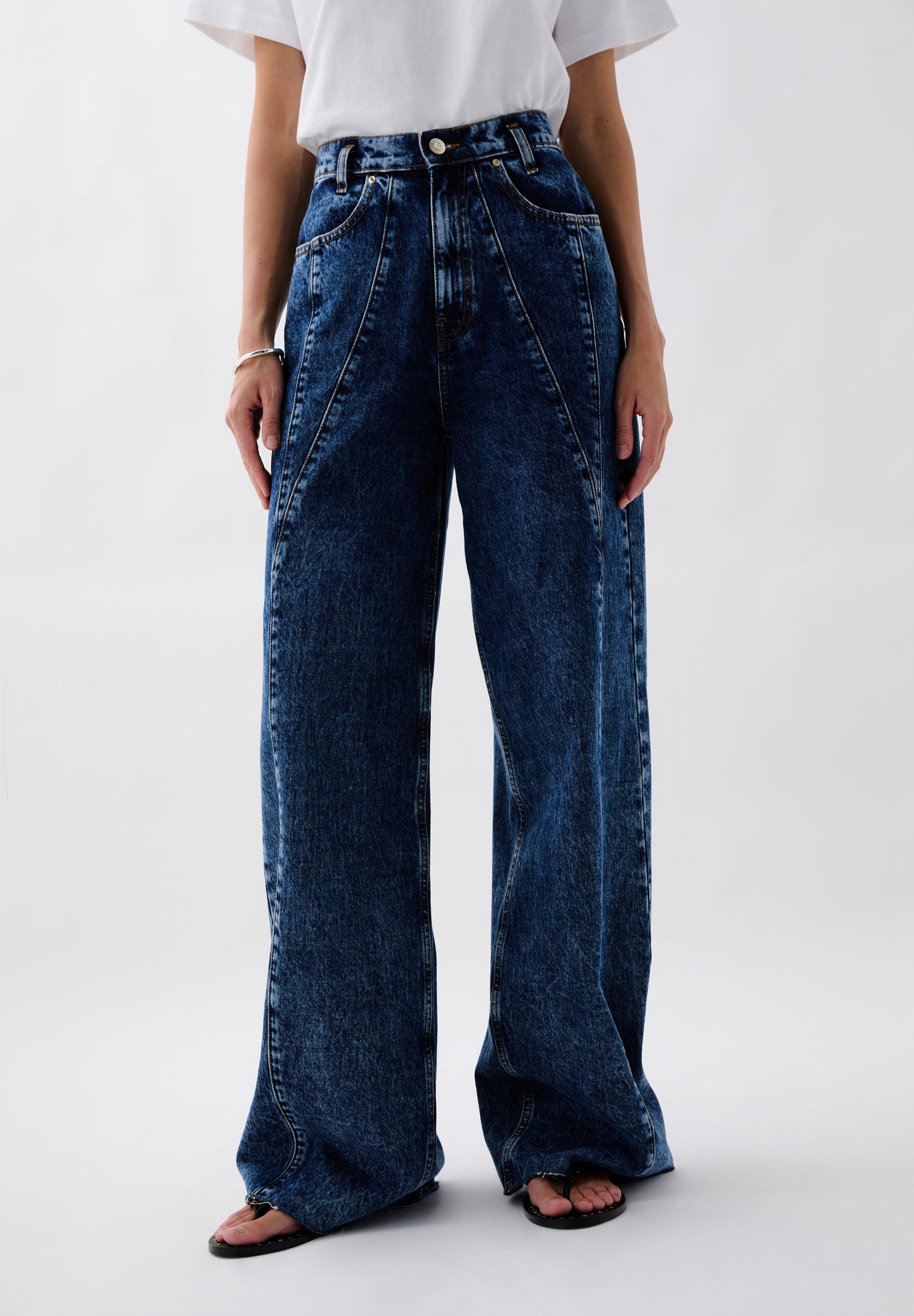 HIGH WAIST JEANS WITH SEAM DETAIL